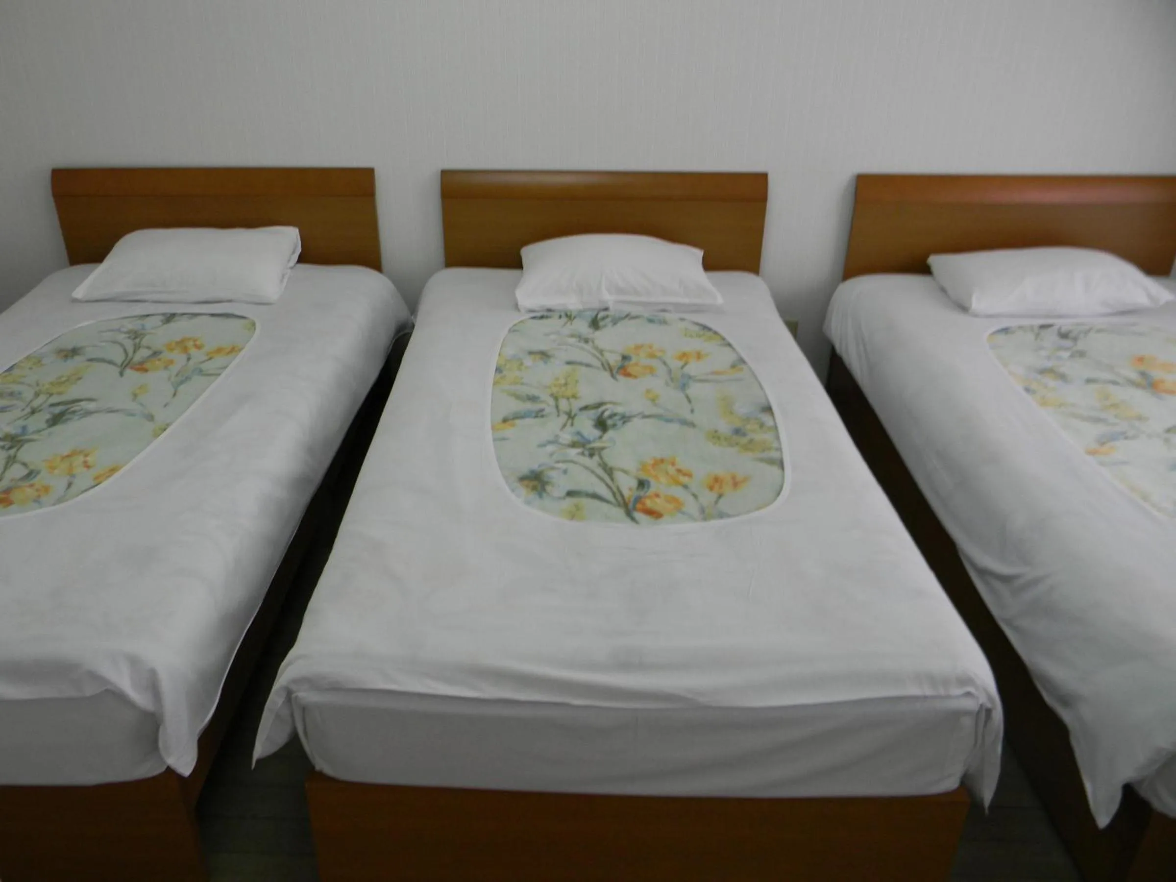 Bedroom, Bed in Weekly Green In Namba