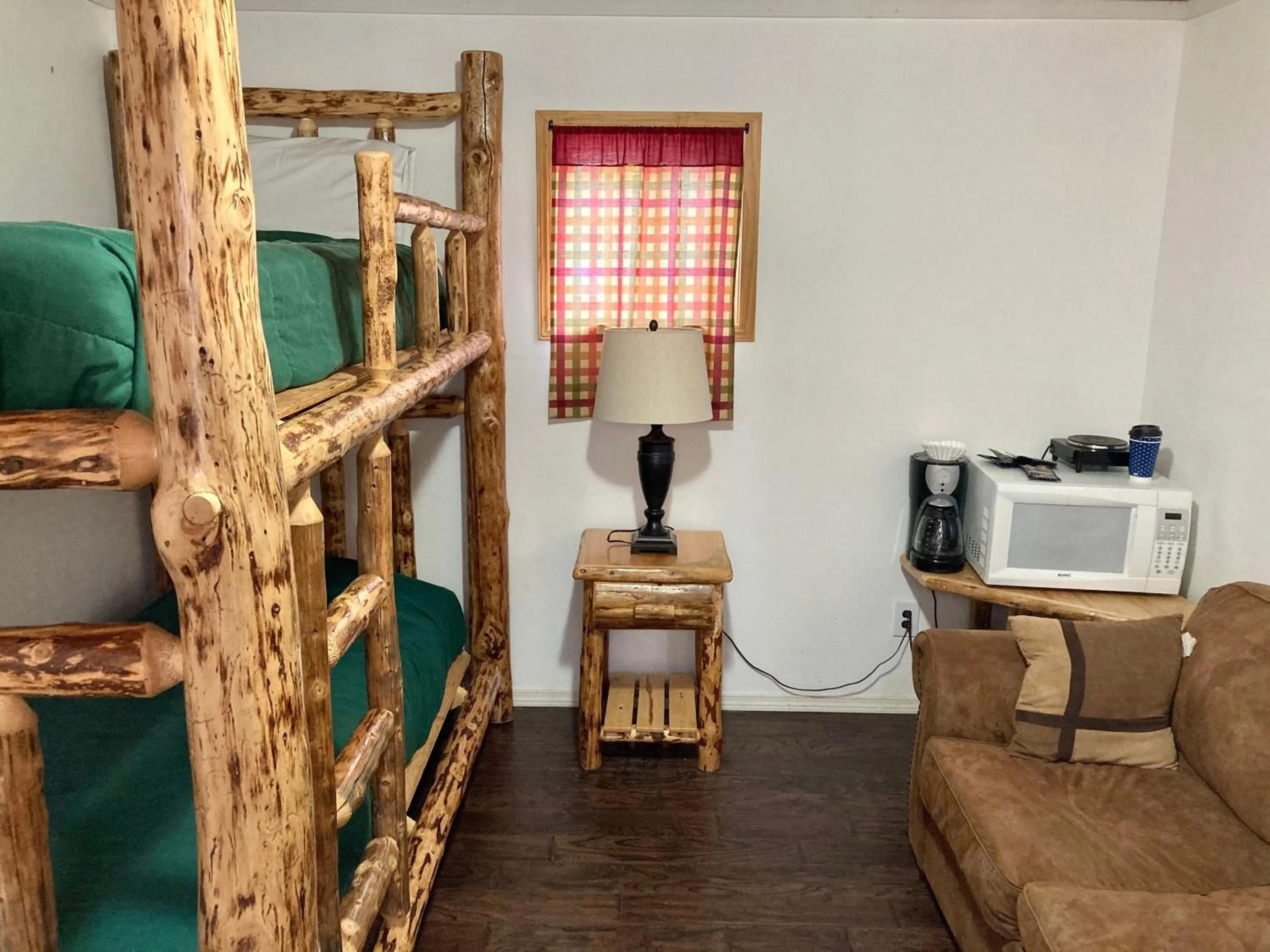 Gwin's Lodge & Roadhouse