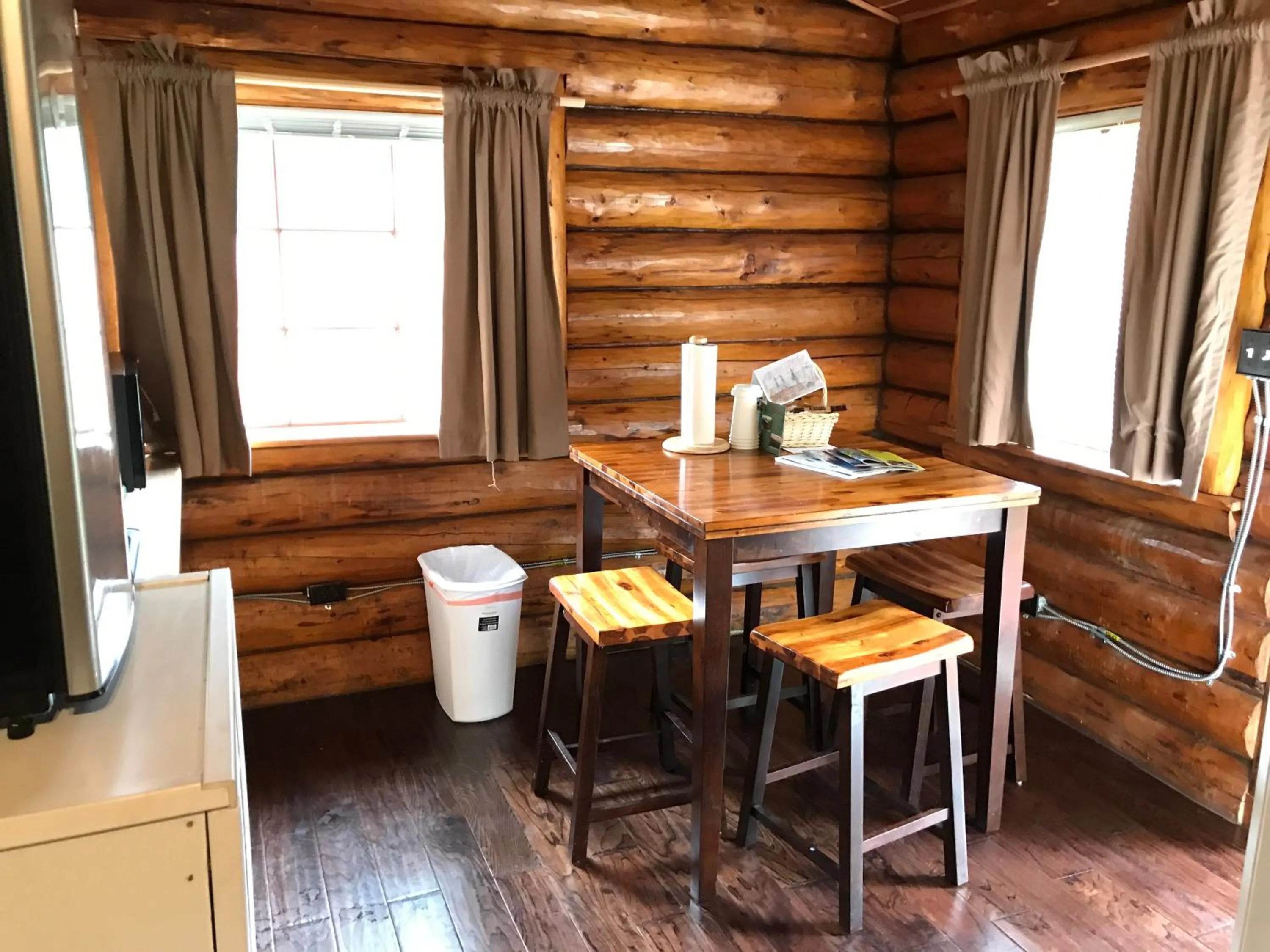 Dining area in Gwin's Lodge & Roadhouse