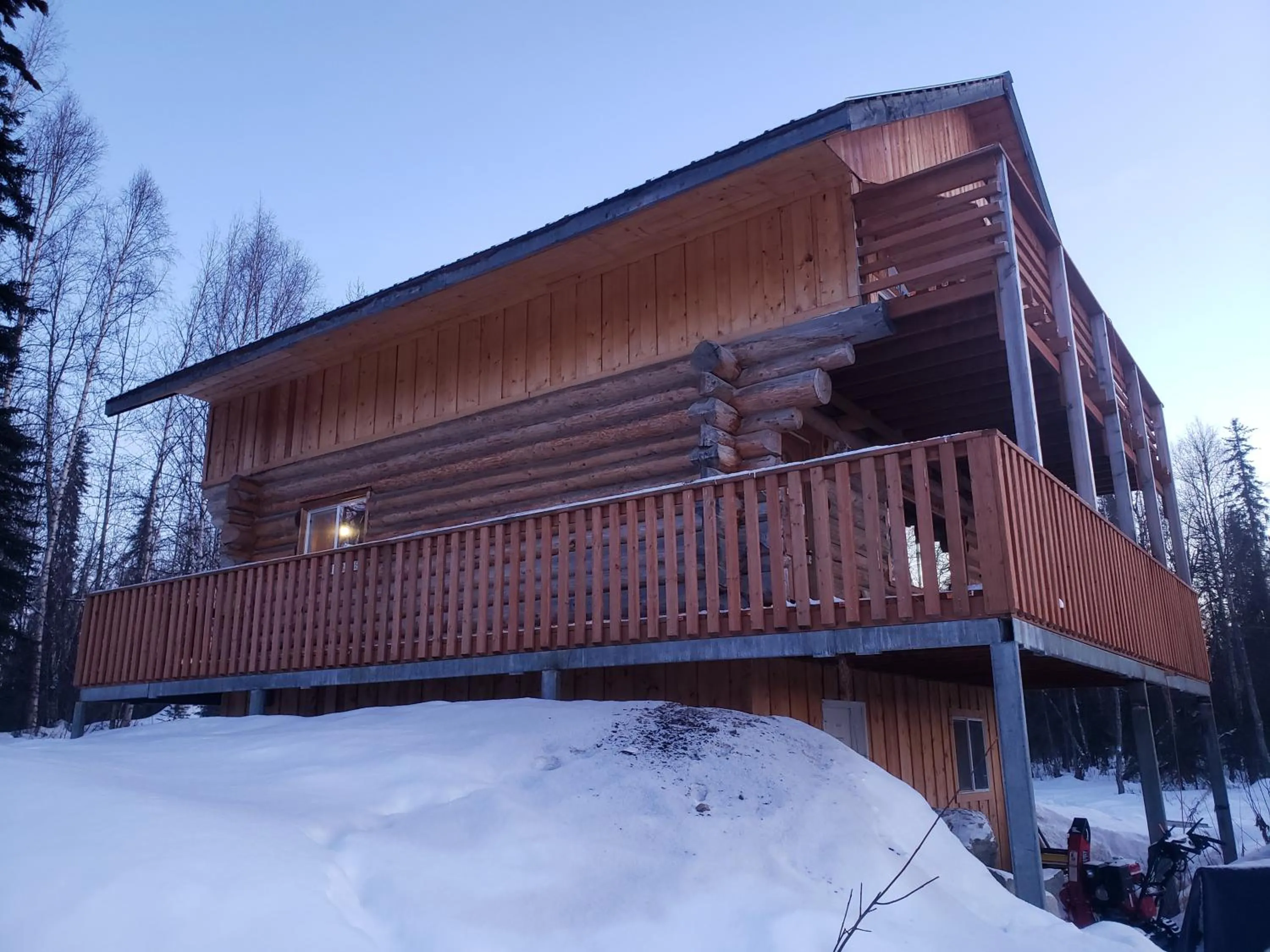 Property building in Gwin's Lodge & Roadhouse