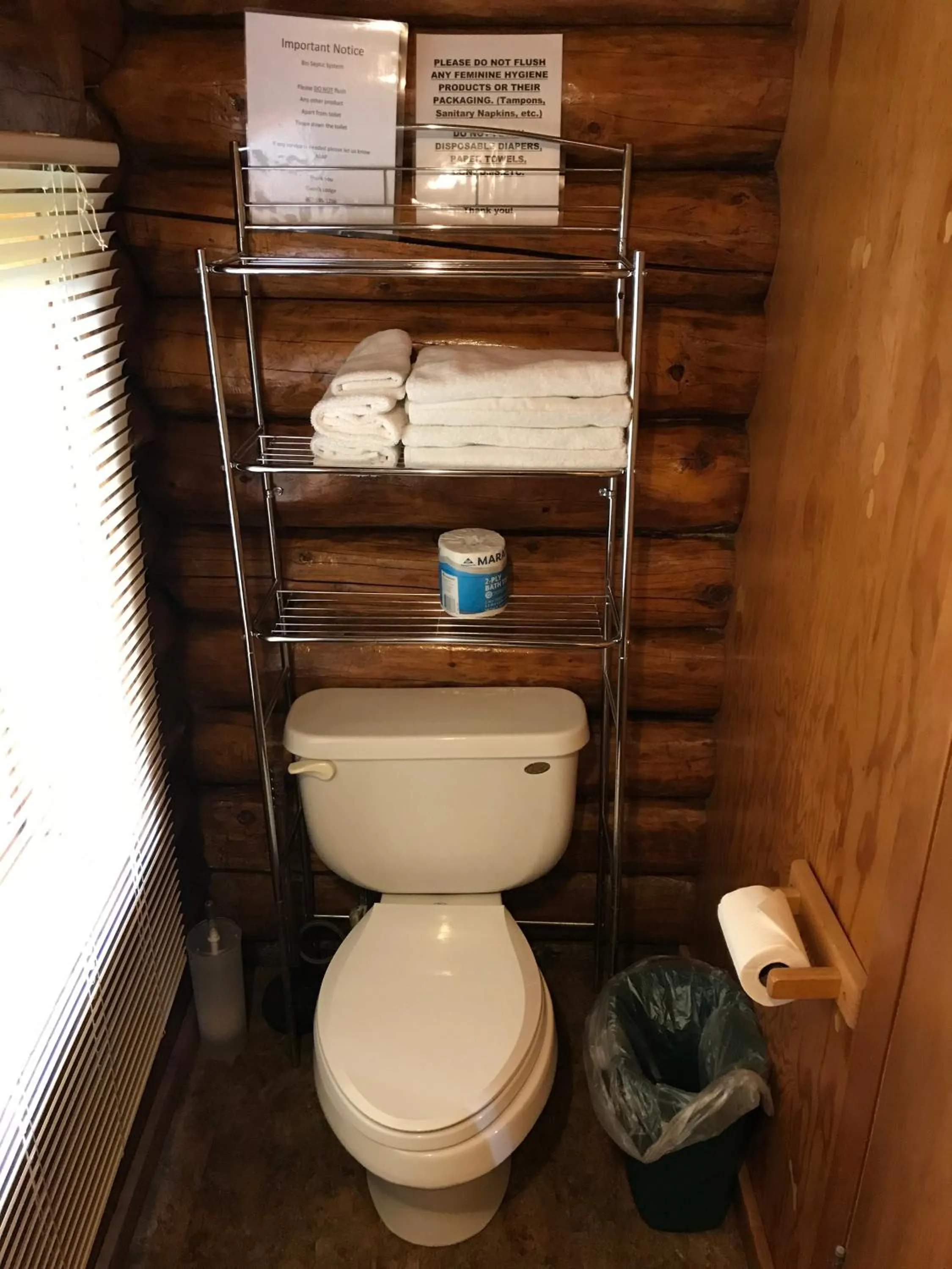 Bathroom in Gwin's Lodge & Roadhouse
