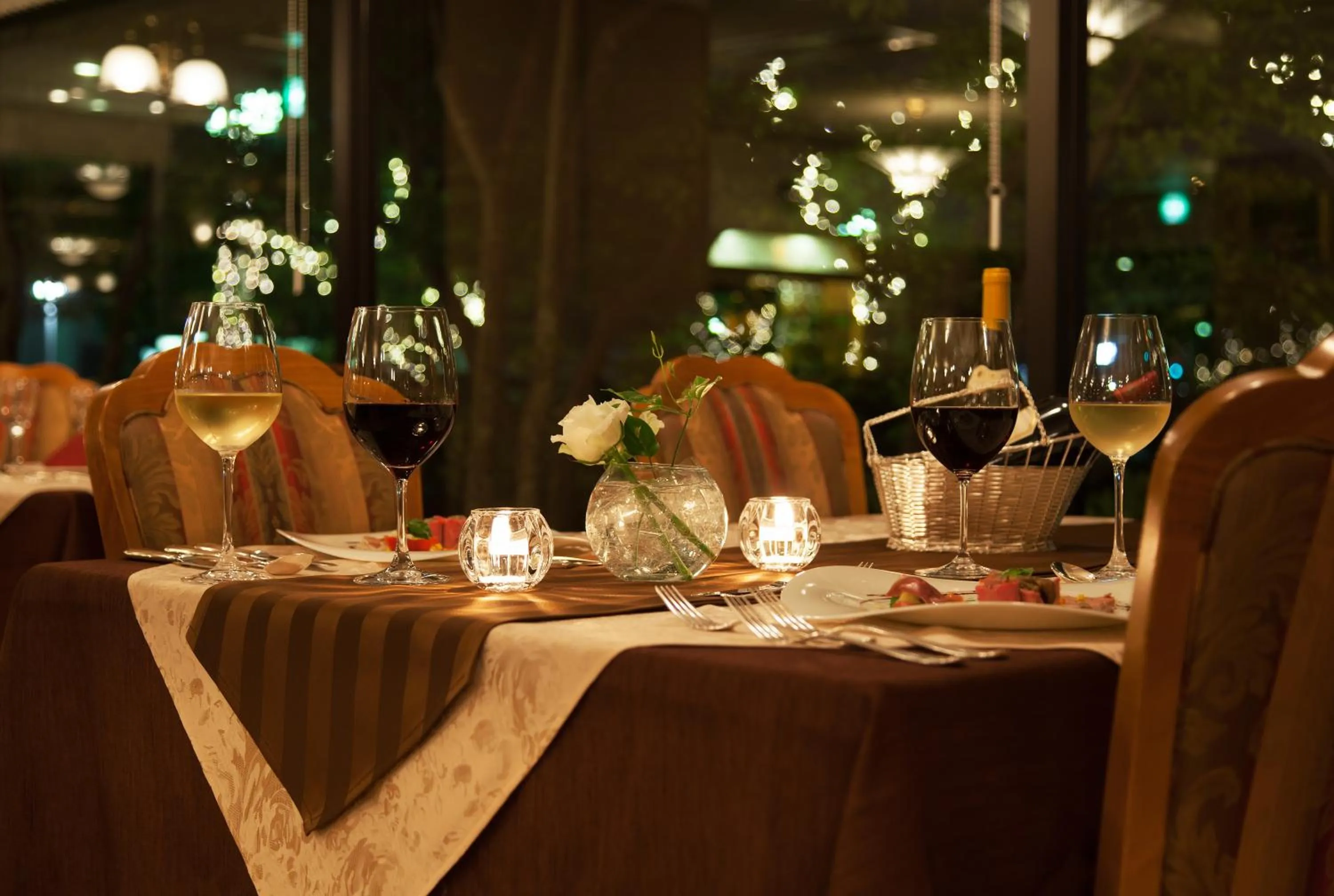 Restaurant/places to eat in CHRES