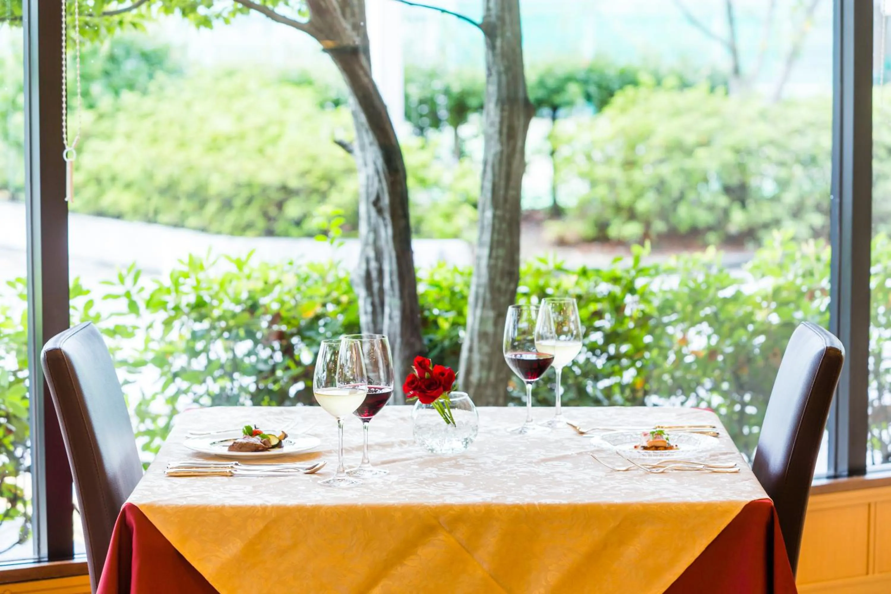 Restaurant/places to eat in CHRES