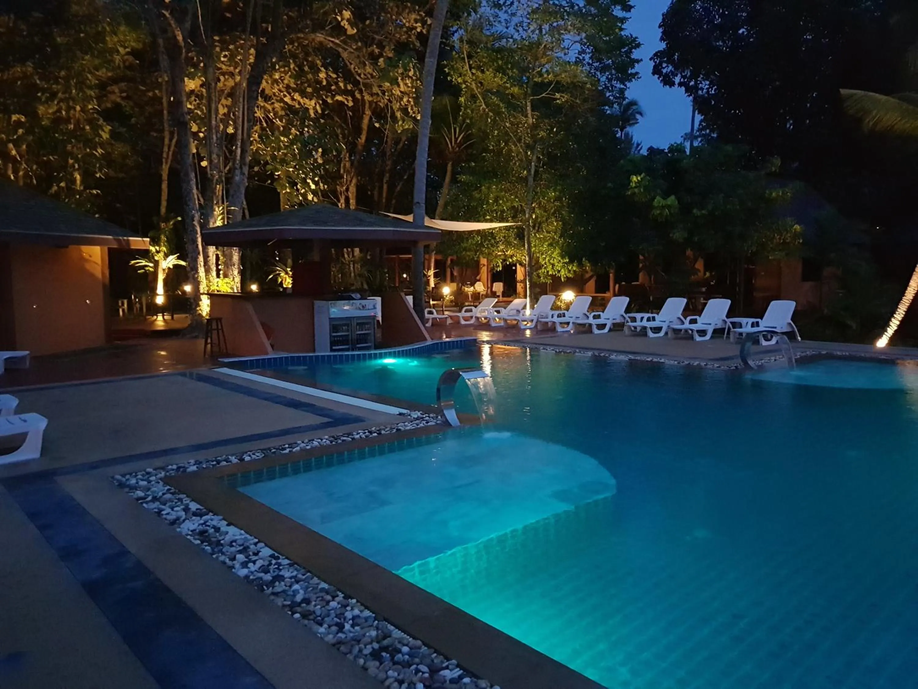 Swimming pool in Lanta Pearl Beach Resort