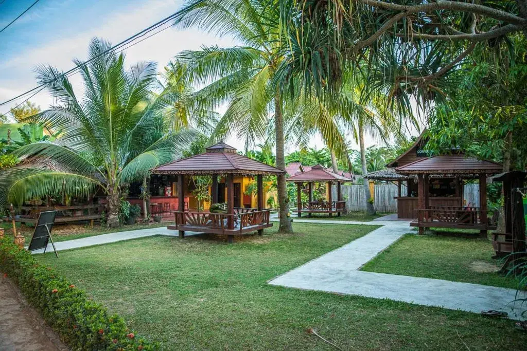 Restaurant/places to eat in Lanta Pearl Beach Resort Restaurant/places to eat in Lanta Pearl Beach Resort