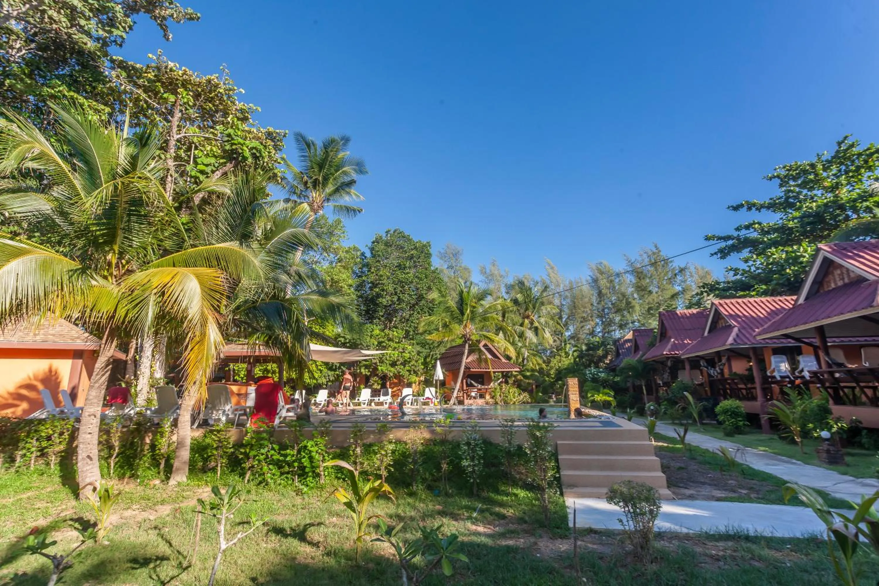 Swimming pool in Lanta Pearl Beach Resort