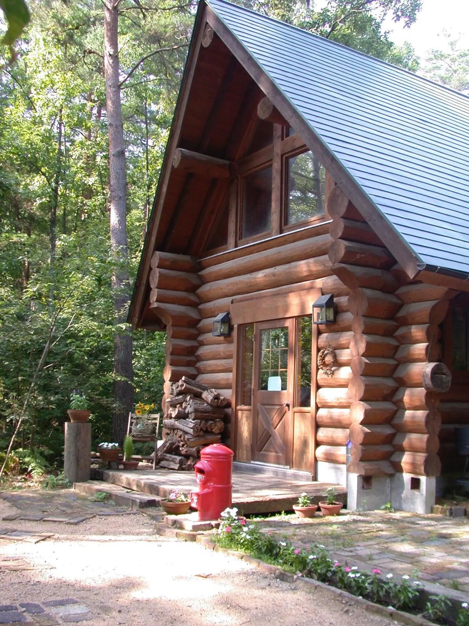 Facade/entrance in Canadian Loghouse Inn AzuminoYujin