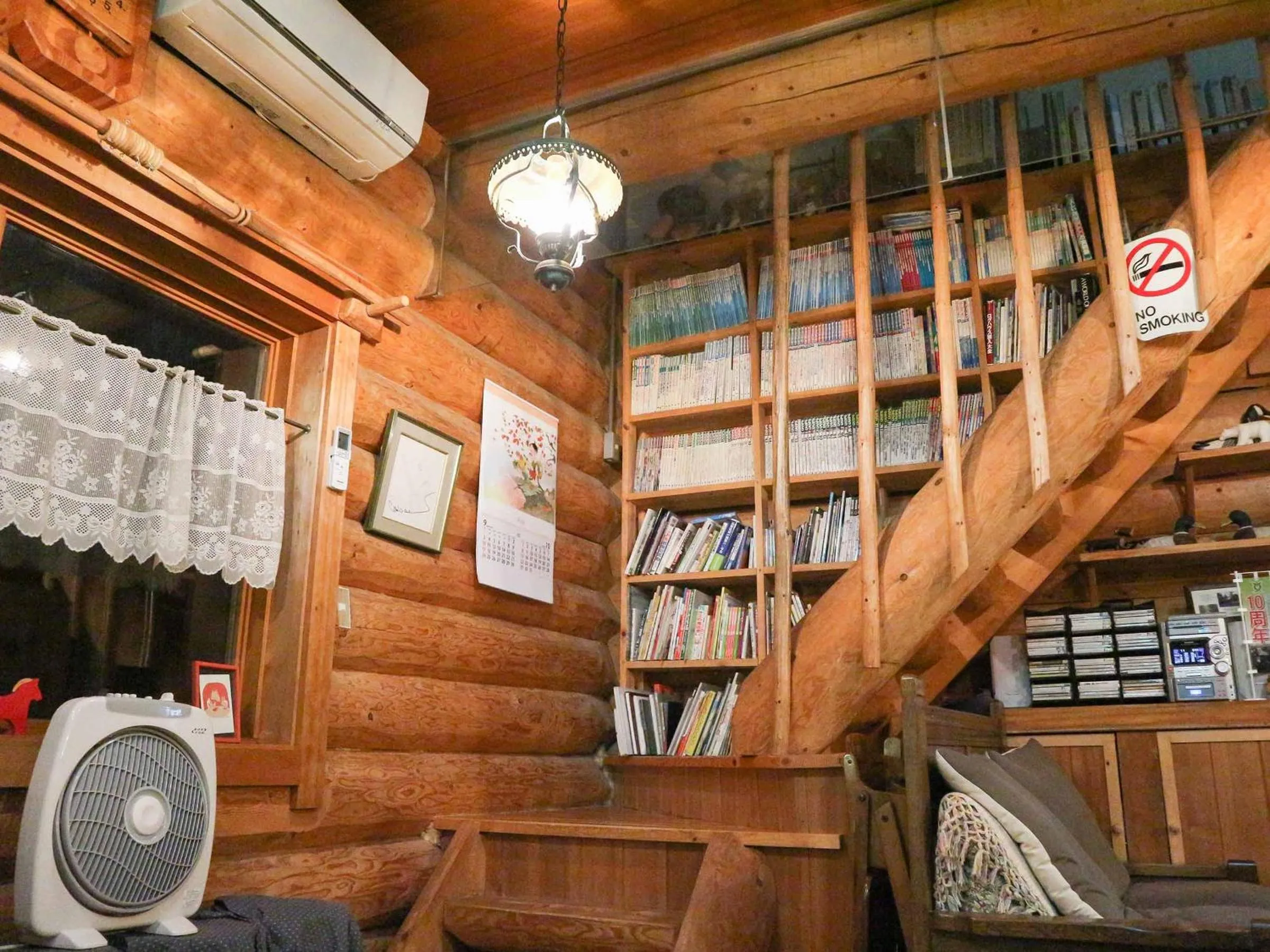 Library in Canadian Loghouse Inn AzuminoYujin