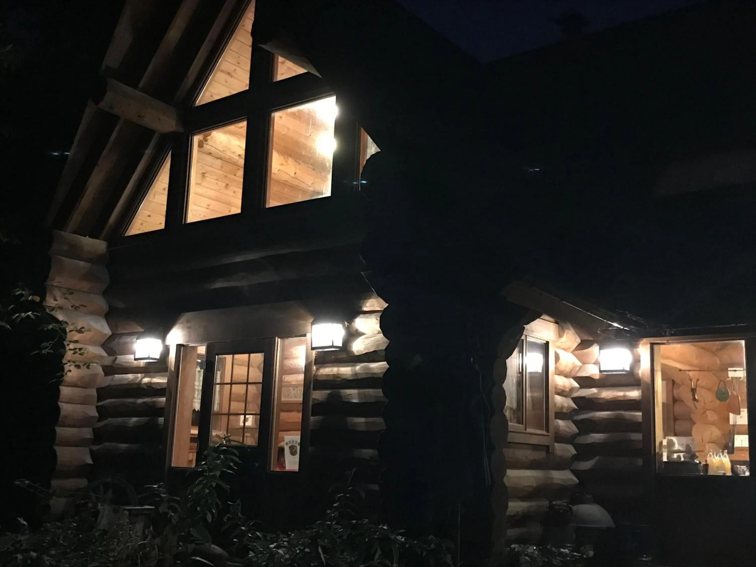 Facade/entrance in Canadian Loghouse Inn AzuminoYujin