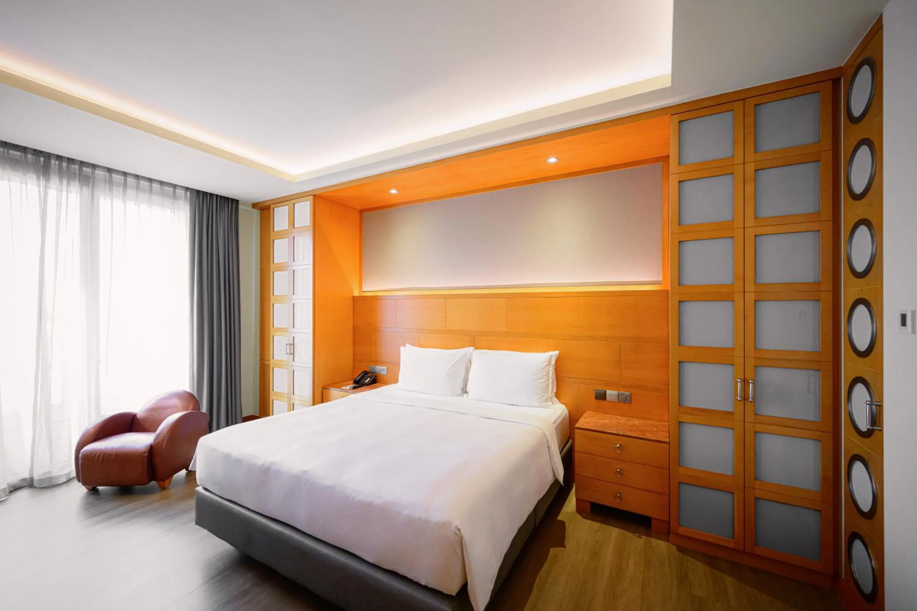 Bedroom, Bed in Resorts World Sentosa - Hotel Michael