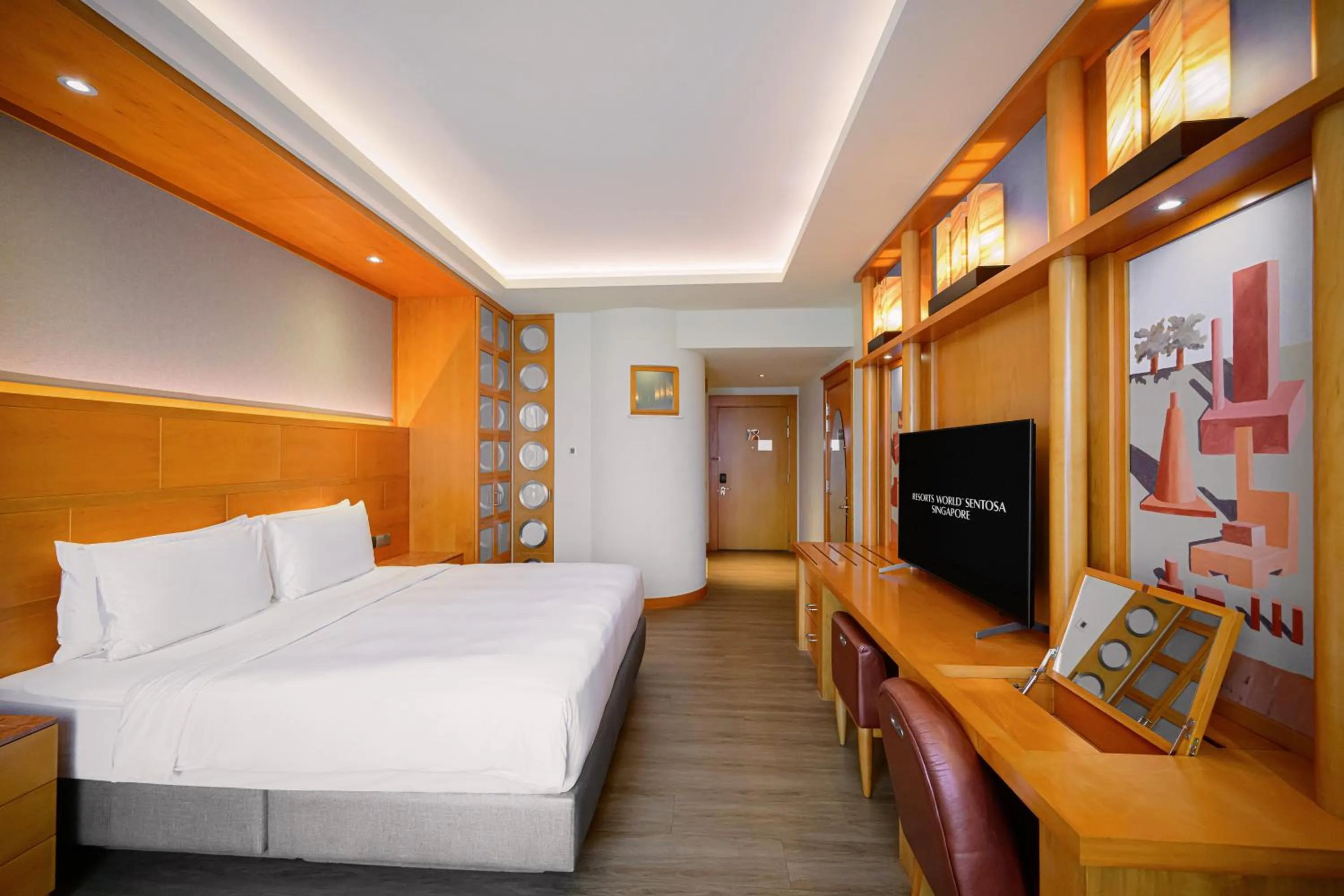 Bedroom, Bed in Resorts World Sentosa - Hotel Michael