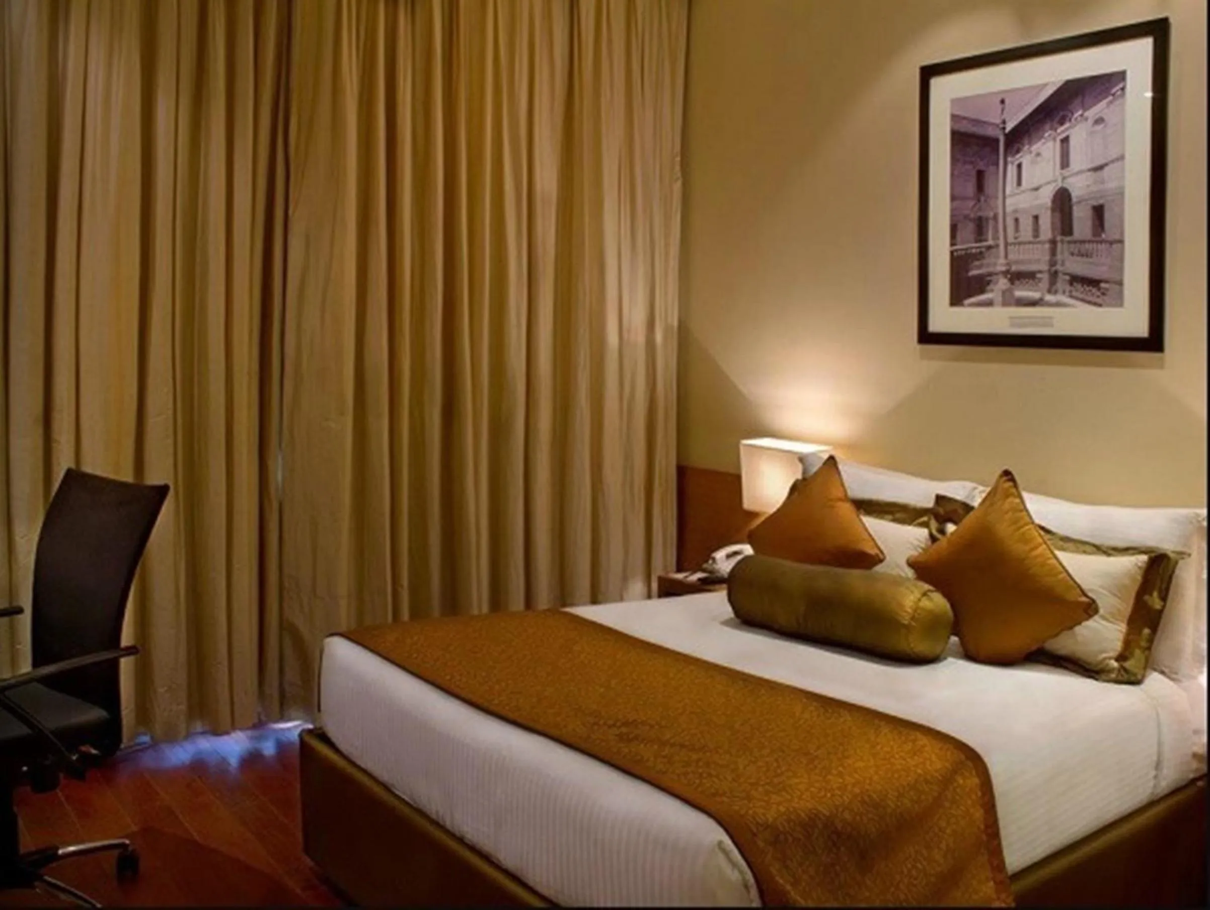 Bed in Radisson Blu Marina Hotel Connaught Place