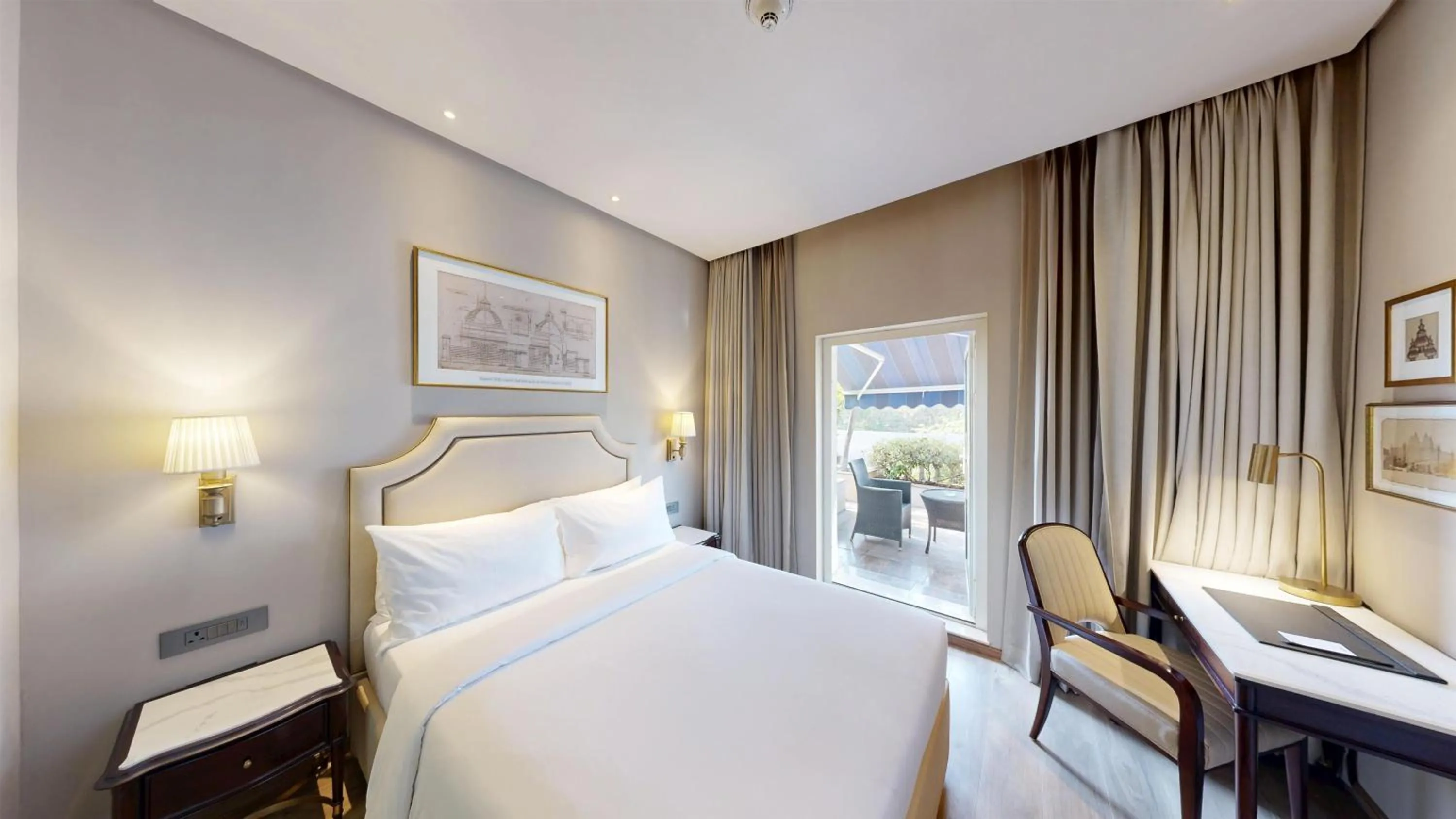 Bedroom, Bed in Radisson Blu Marina Hotel Connaught Place