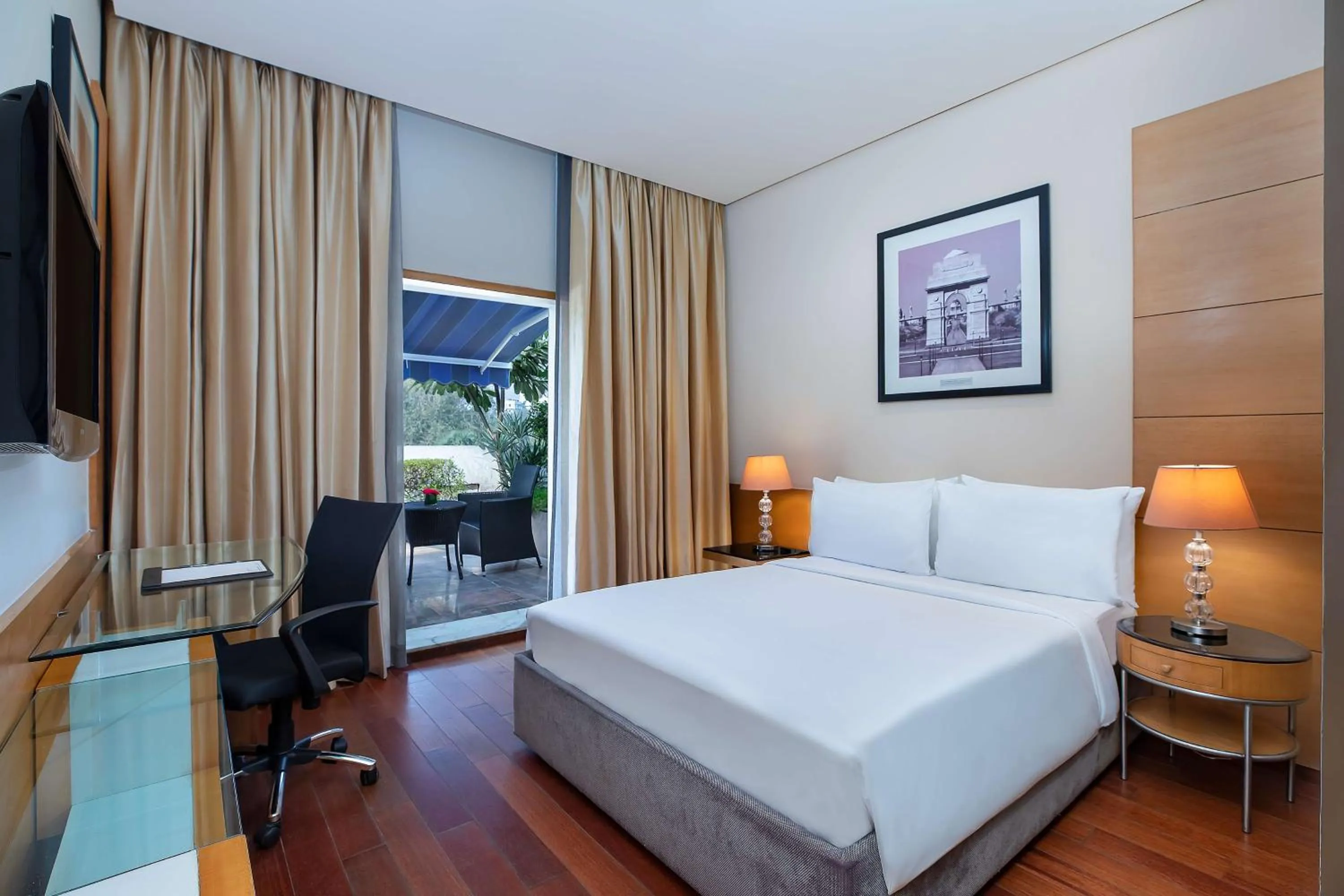 Photo of the whole room, Bed in Radisson Blu Marina Hotel Connaught Place