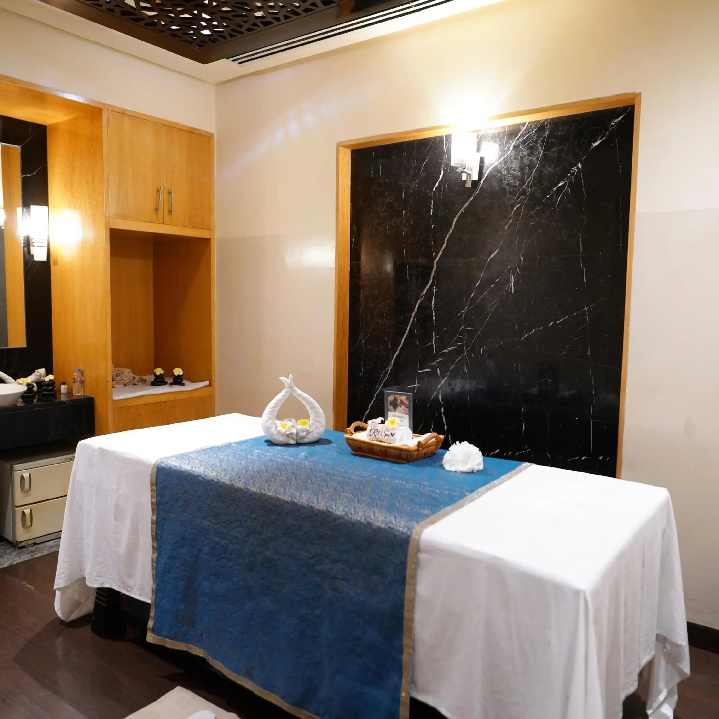 Spa and wellness centre/facilities, Bed in Radisson Blu Marina Hotel Connaught Place Spa and wellness centre/facilities, Bed in Radisson Blu Marina Hotel Connaught Place
