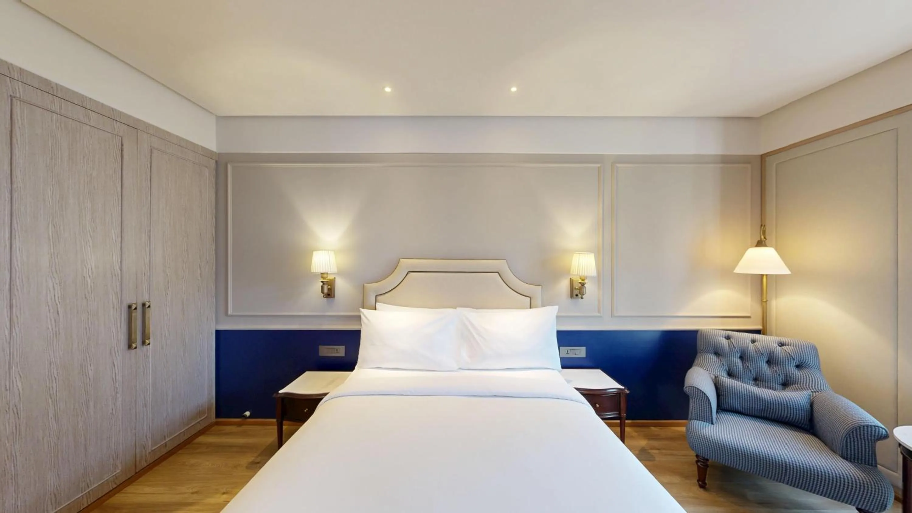 Photo of the whole room, Bed in Radisson Blu Marina Hotel Connaught Place