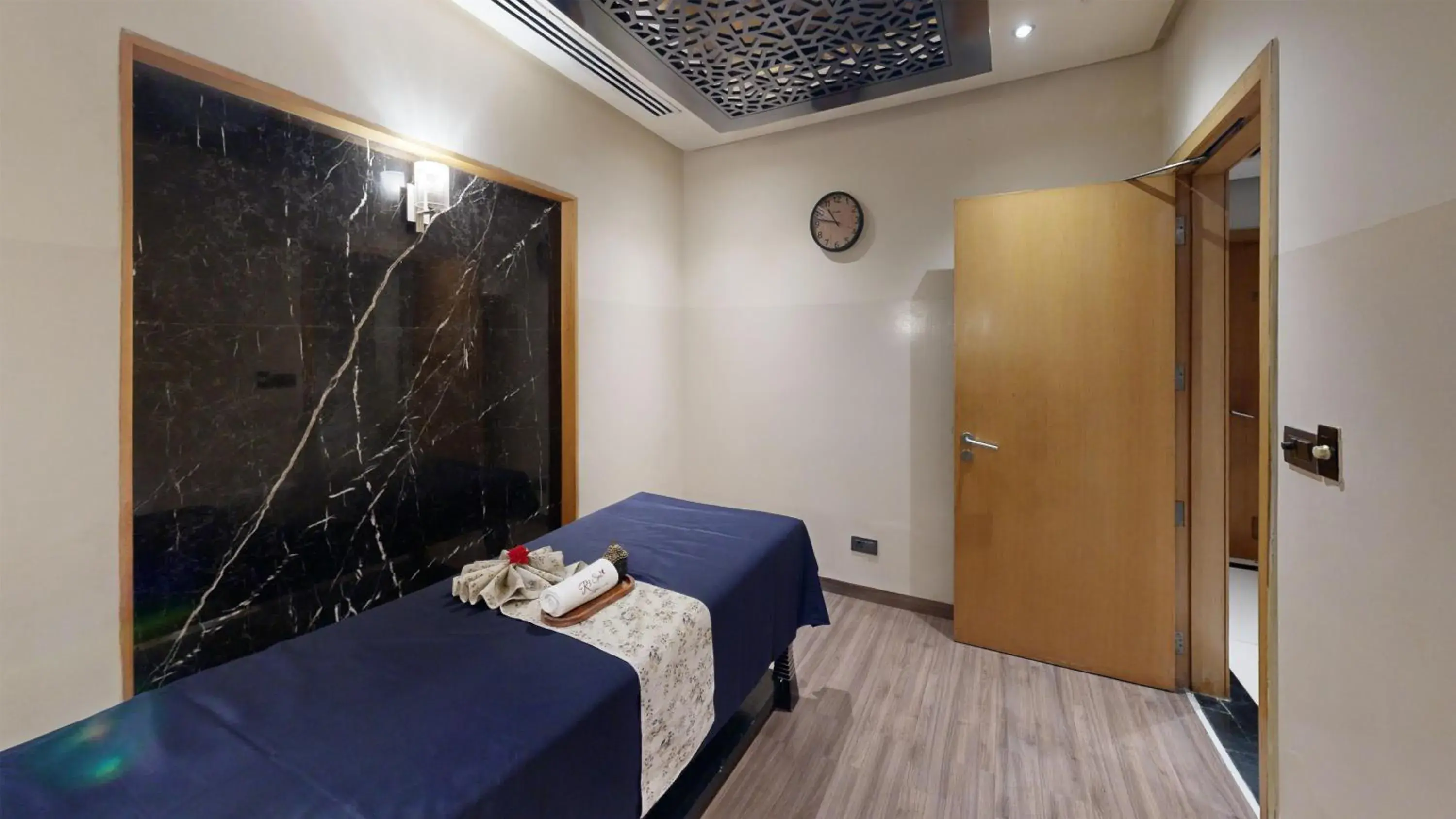 Spa and wellness centre/facilities, Bed in Radisson Blu Marina Hotel Connaught Place Spa and wellness centre/facilities, Bed in Radisson Blu Marina Hotel Connaught Place