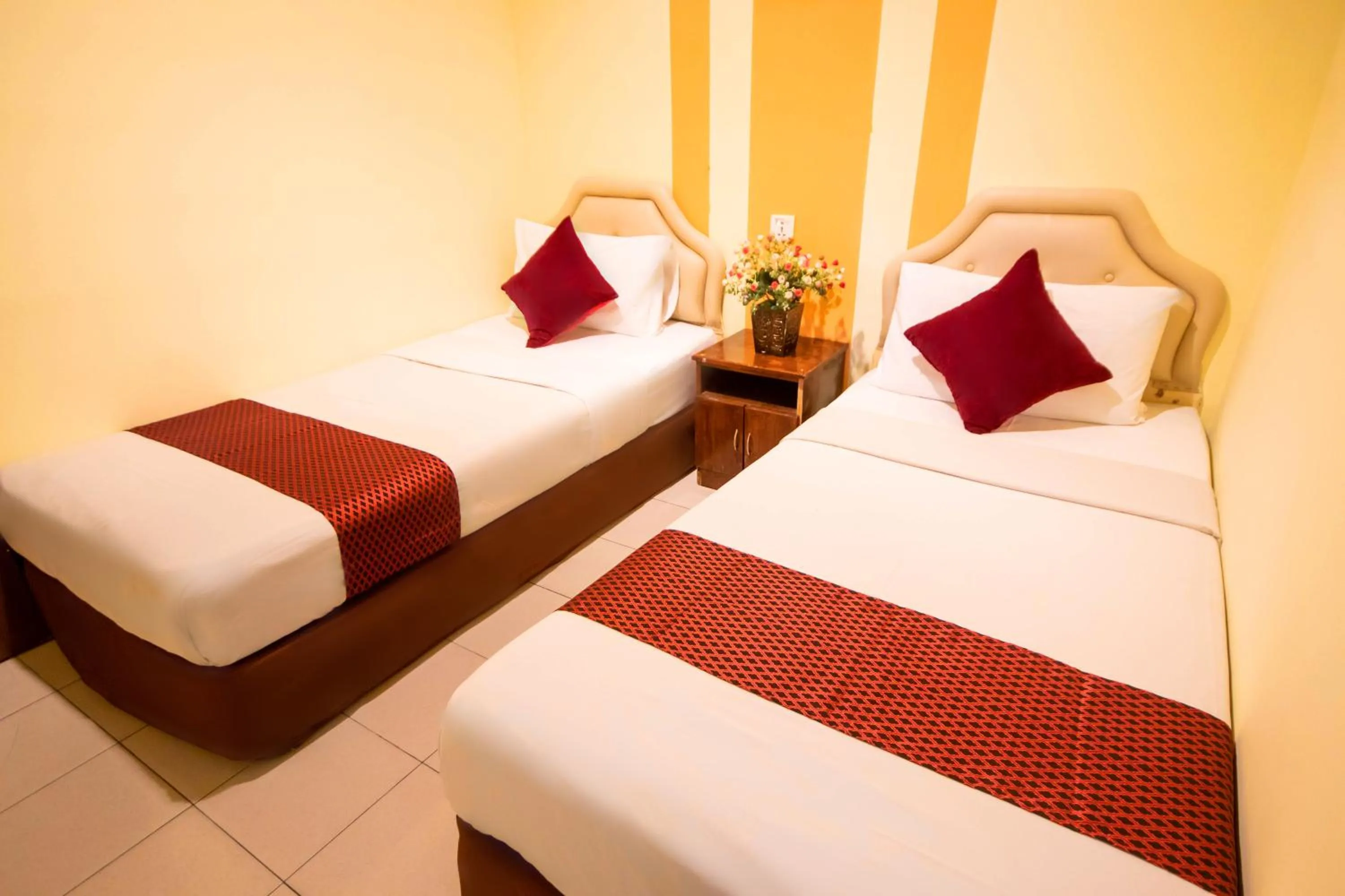 Bed in Sun Inns Hotel Lagoon near Sunway Lagoon Theme Park