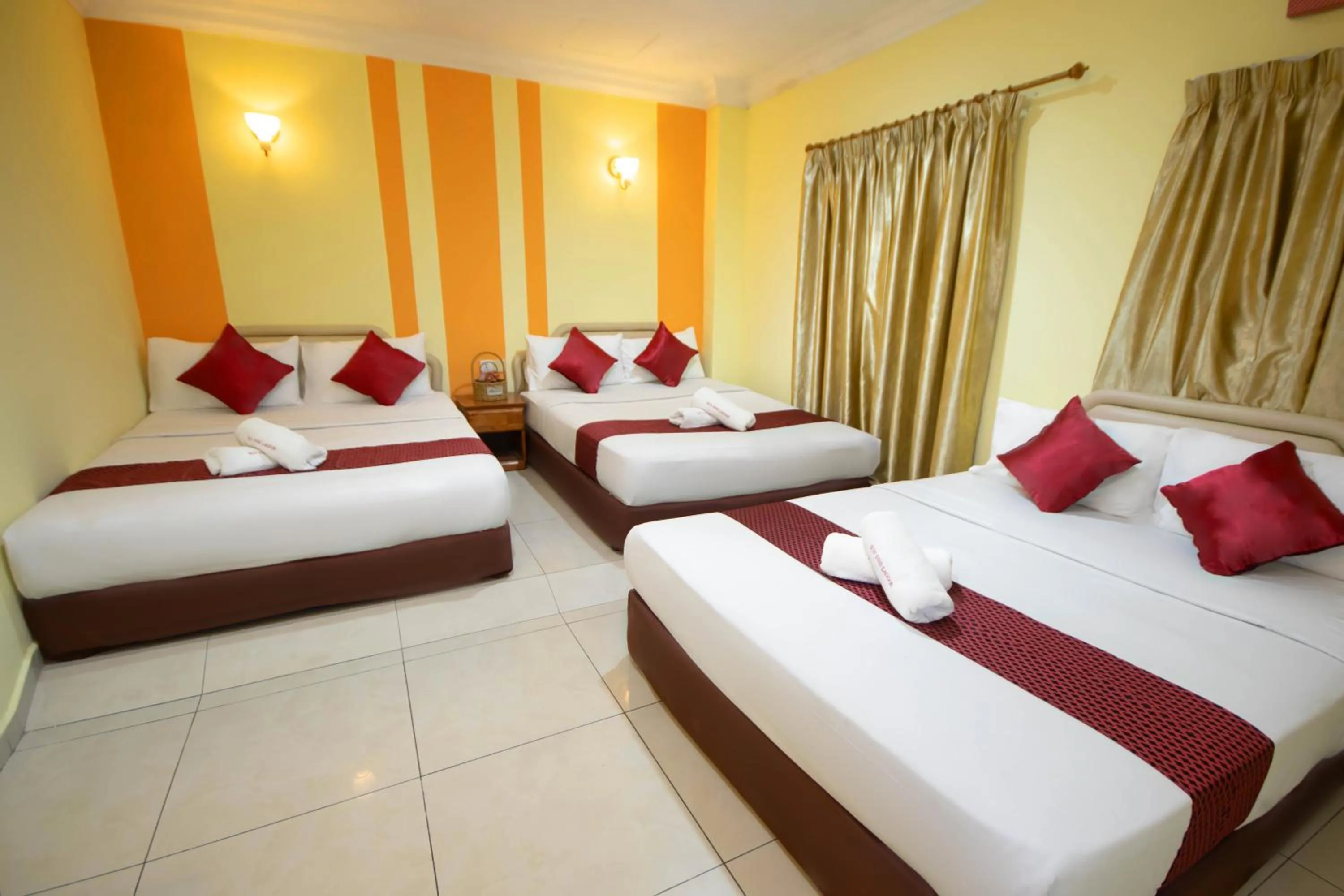 Bed in Sun Inns Hotel Lagoon near Sunway Lagoon Theme Park