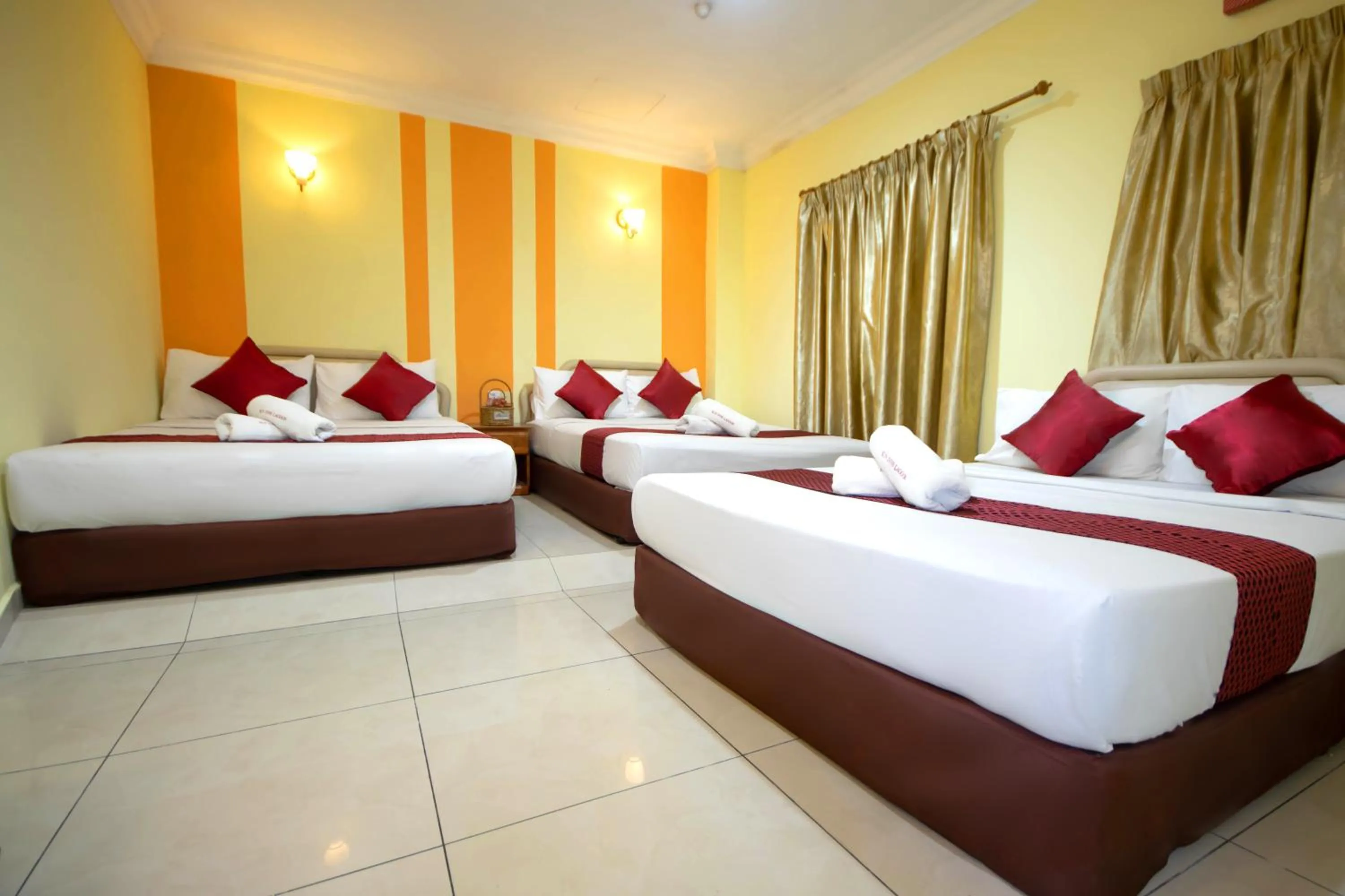 Bed in Sun Inns Hotel Lagoon near Sunway Lagoon Theme Park