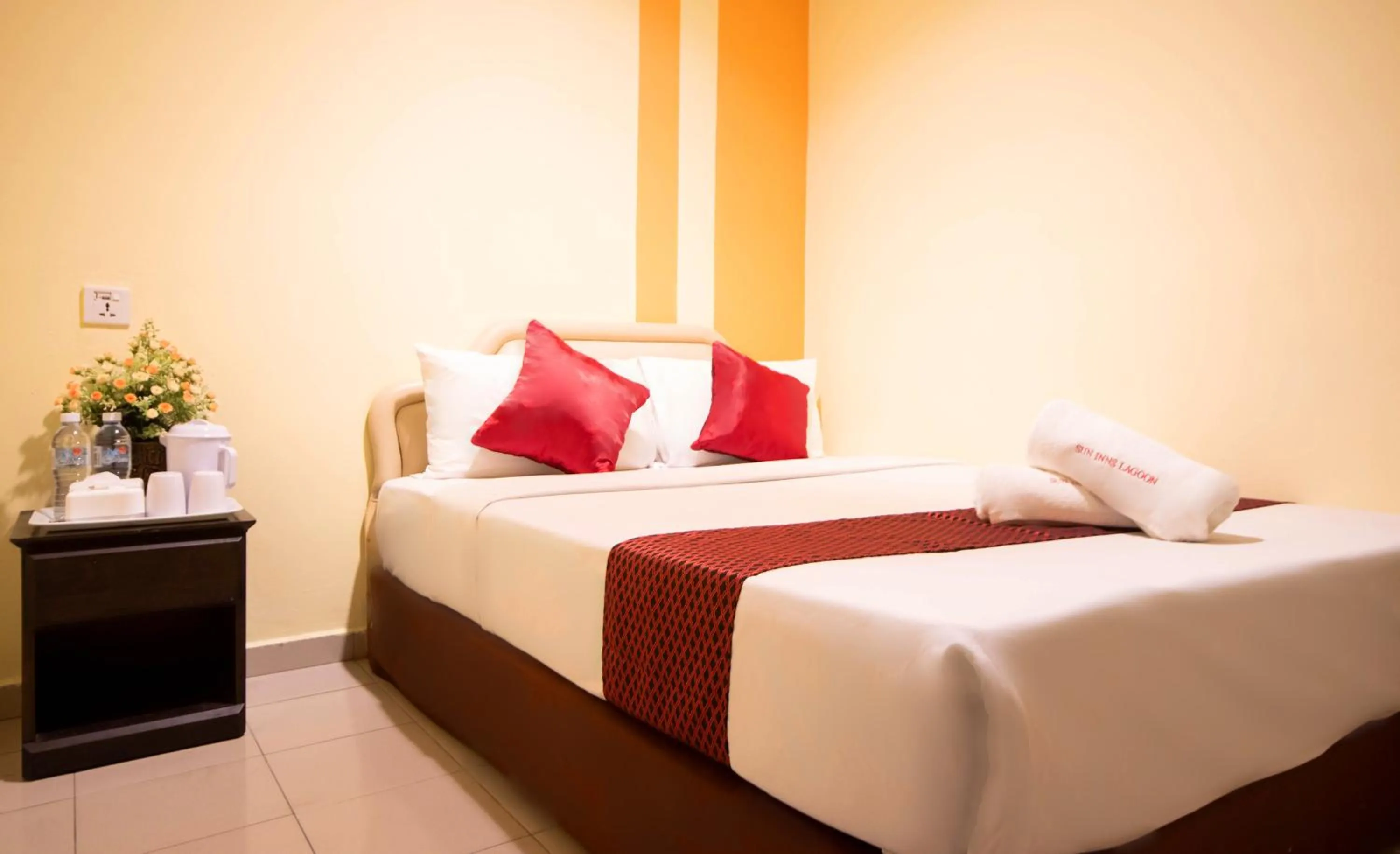 Bed in Sun Inns Hotel Lagoon near Sunway Lagoon Theme Park