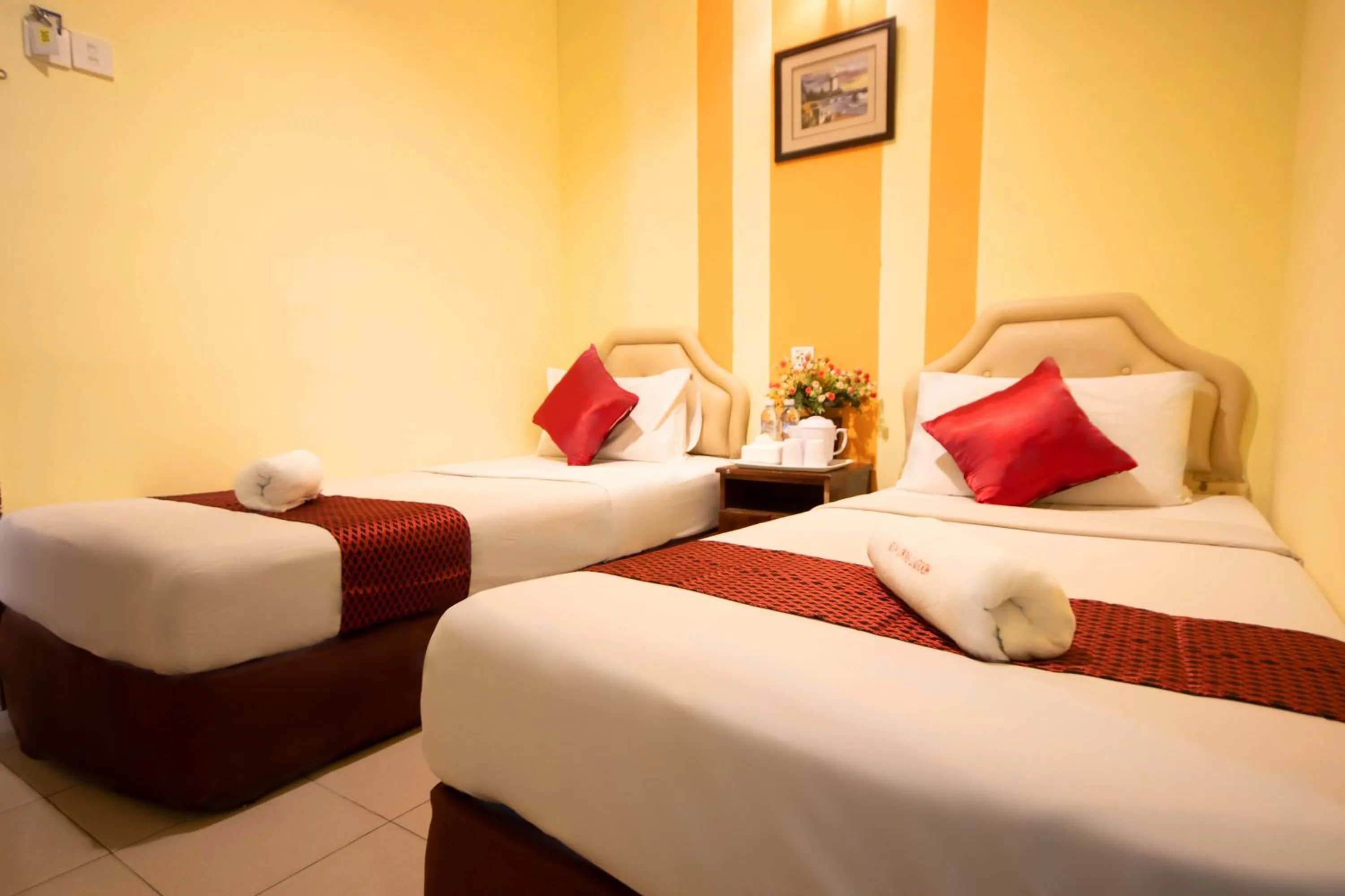 Bed in Sun Inns Hotel Lagoon near Sunway Lagoon Theme Park