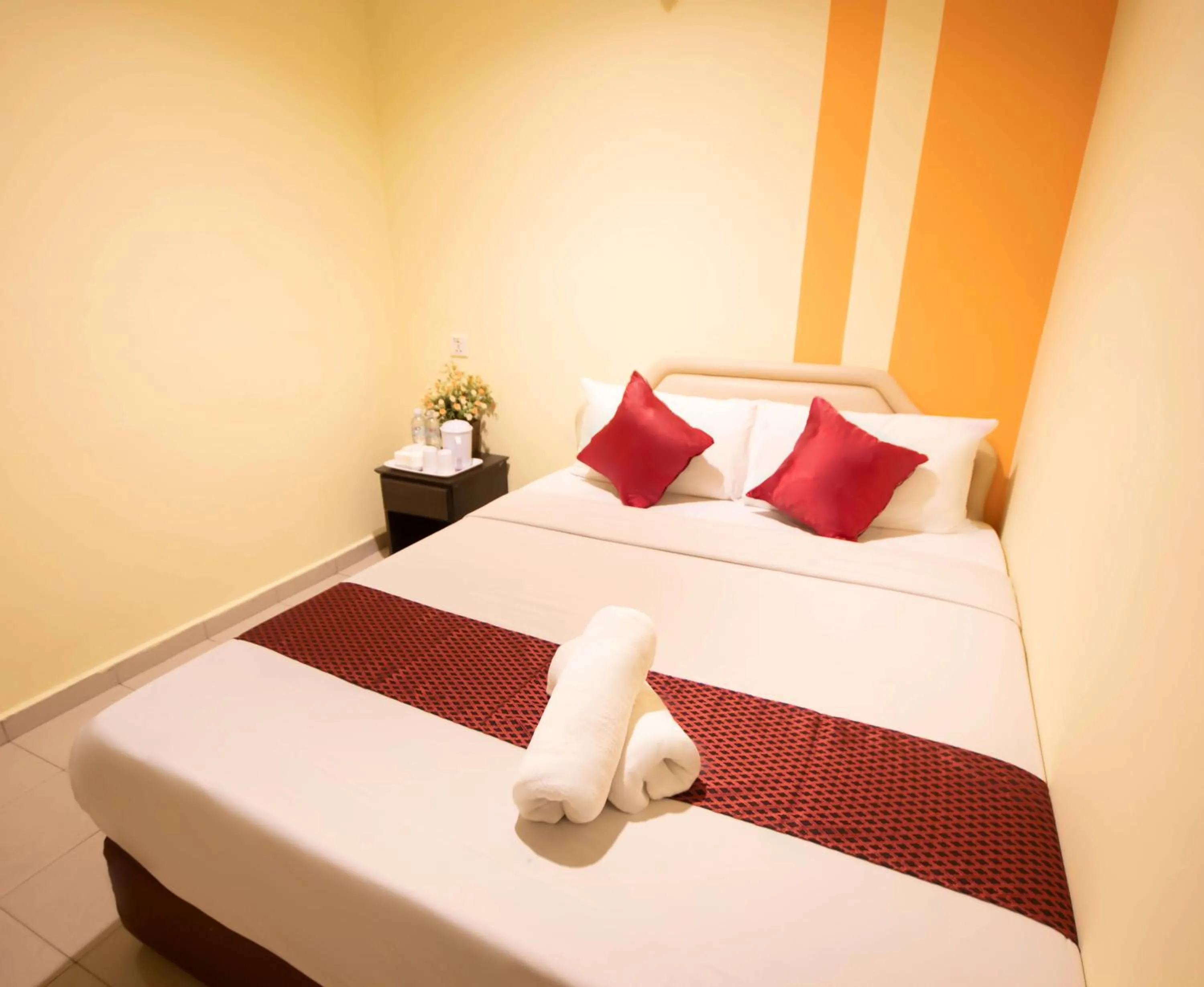 Bed in Sun Inns Hotel Lagoon near Sunway Lagoon Theme Park