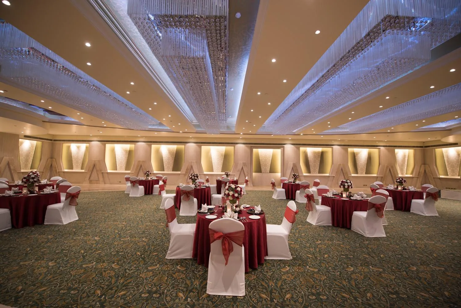 Banquet/Function facilities in The Suryaa New Delhi