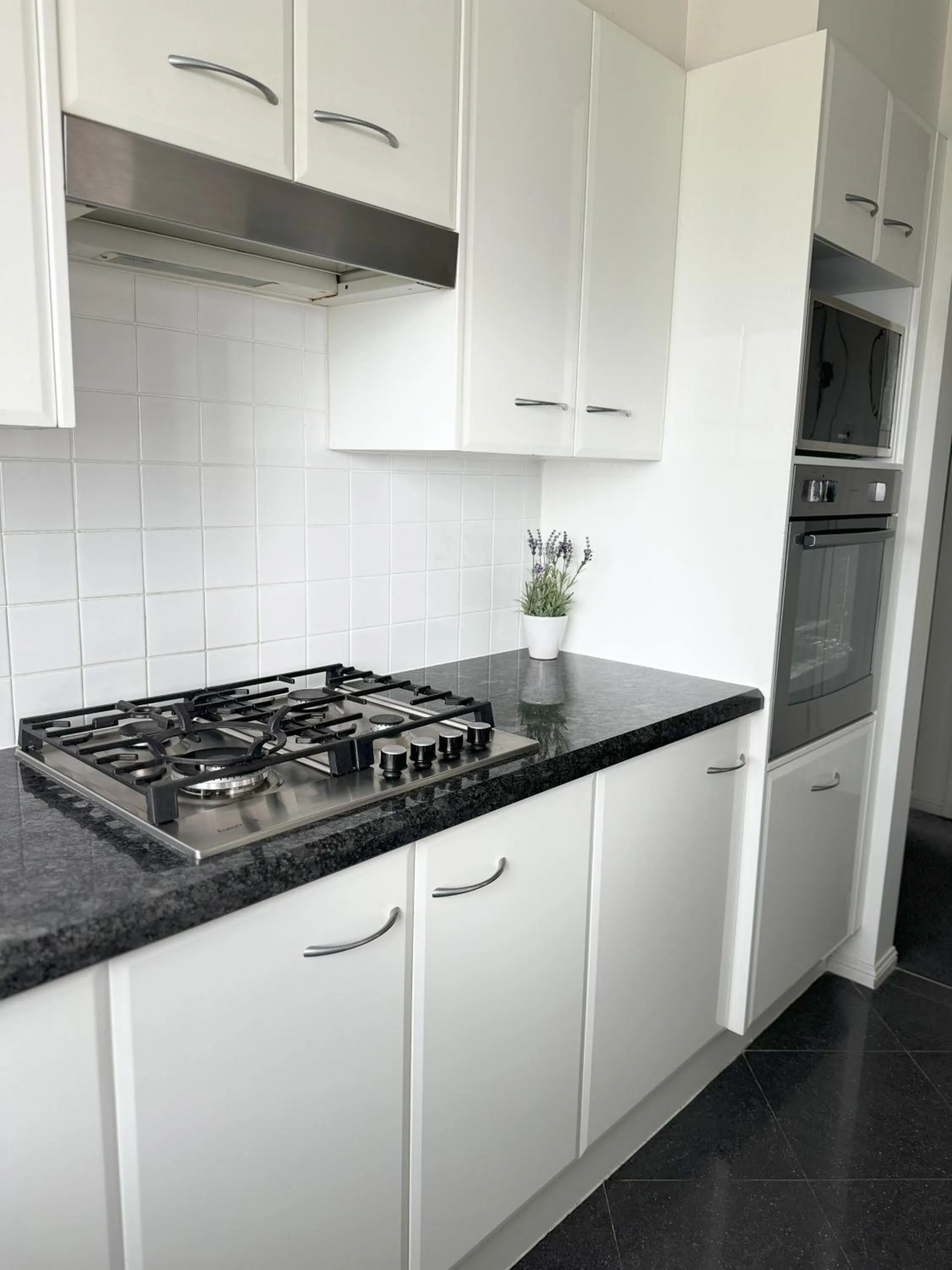 Kitchen or kitchenette in The Crest Apartments