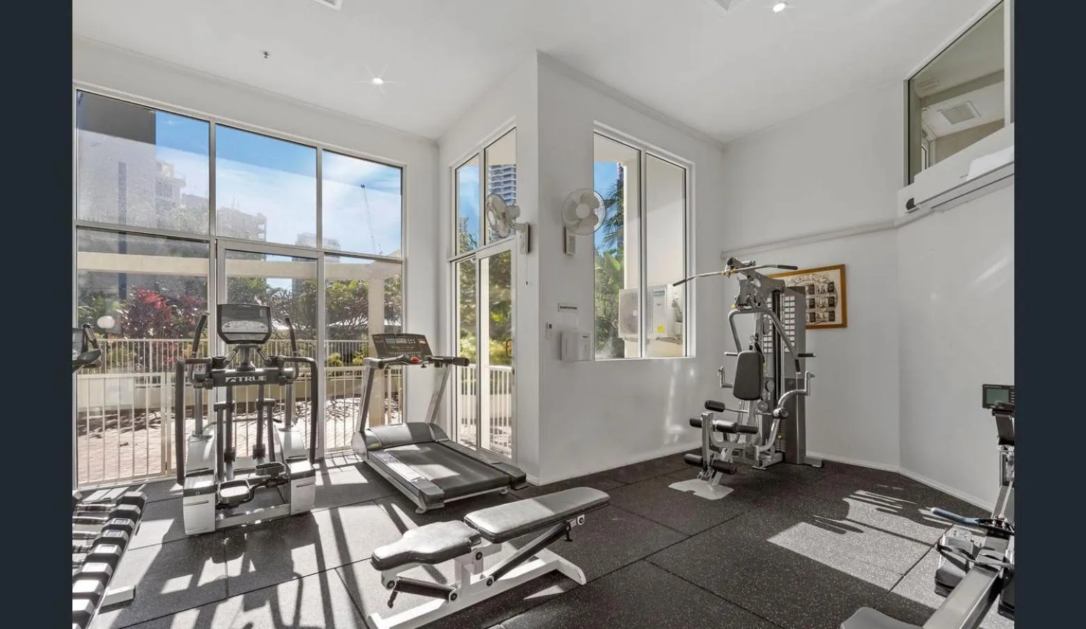 Fitness centre/facilities in The Crest Apartments
