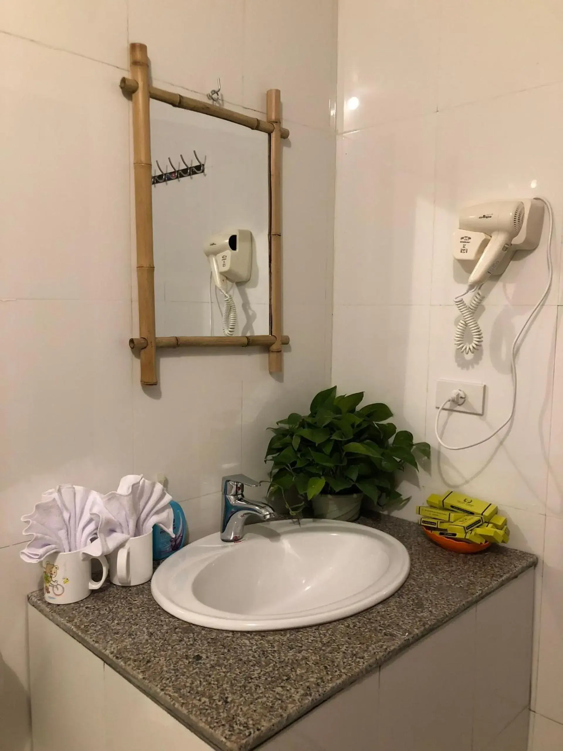 Bathroom in Tam Coc Garden Homestay Bathroom in Tam Coc Garden Homestay