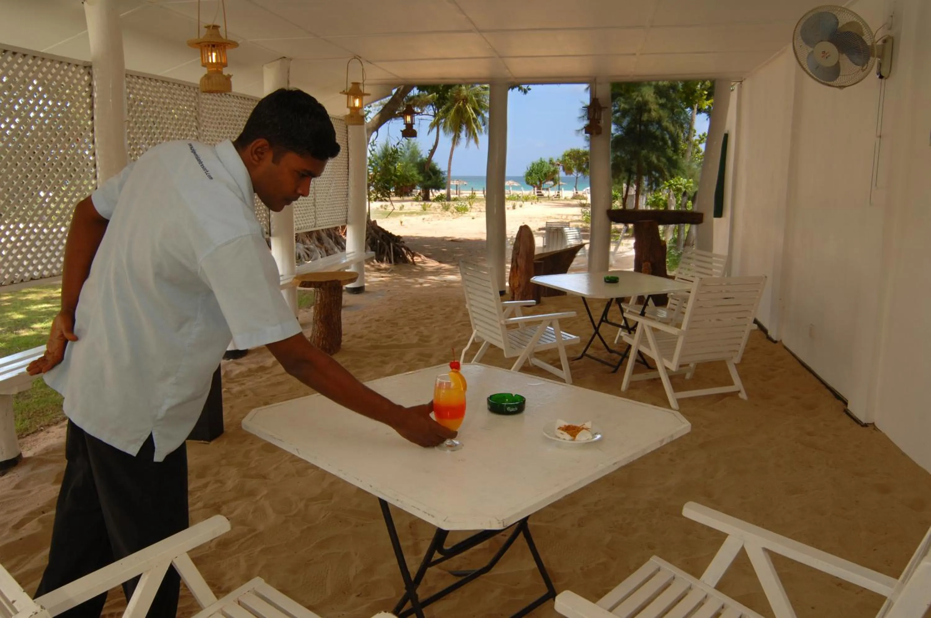 Restaurant/places to eat in Pigeon Island Beach Resort