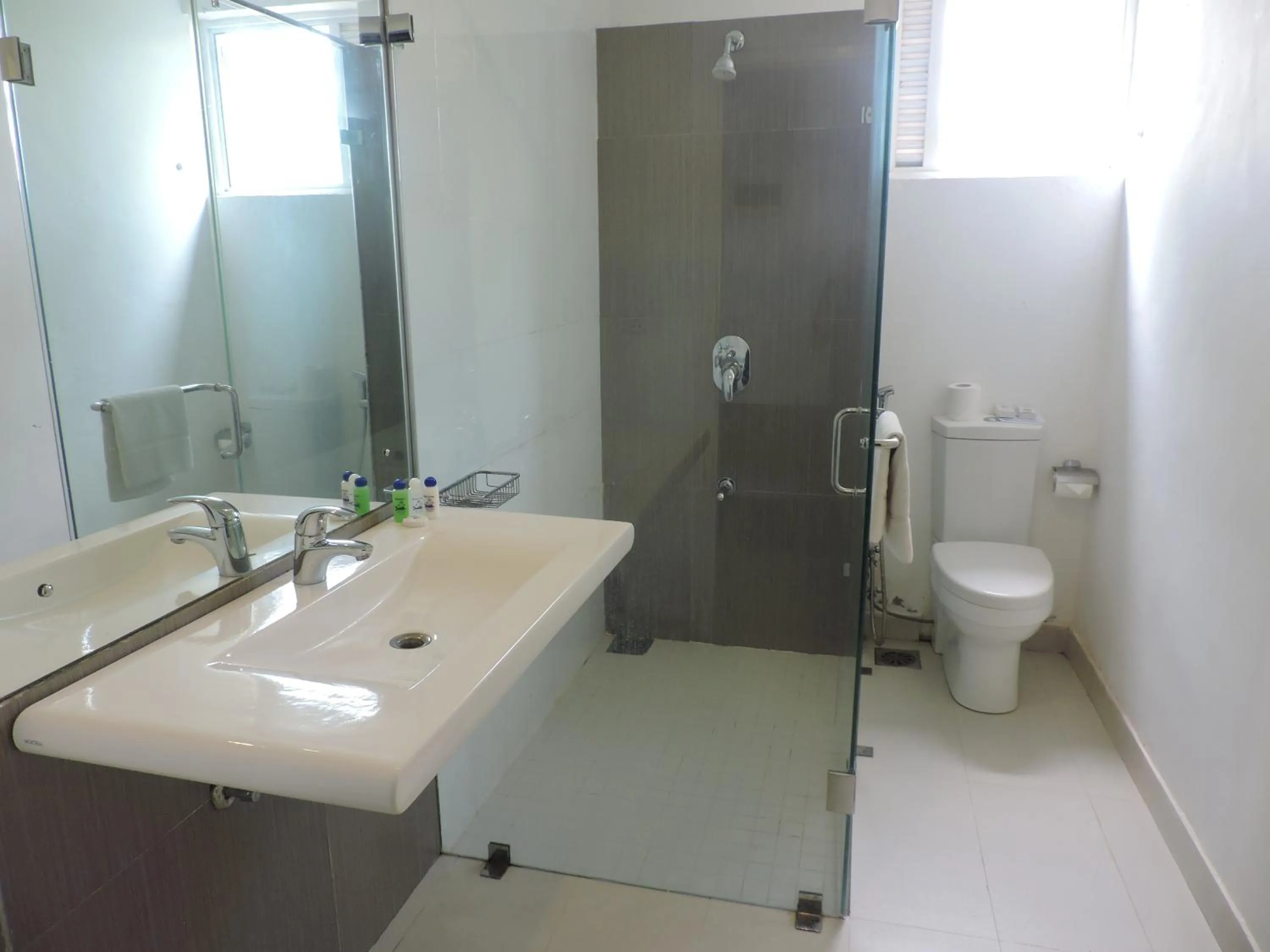 Bathroom in Pigeon Island Beach Resort