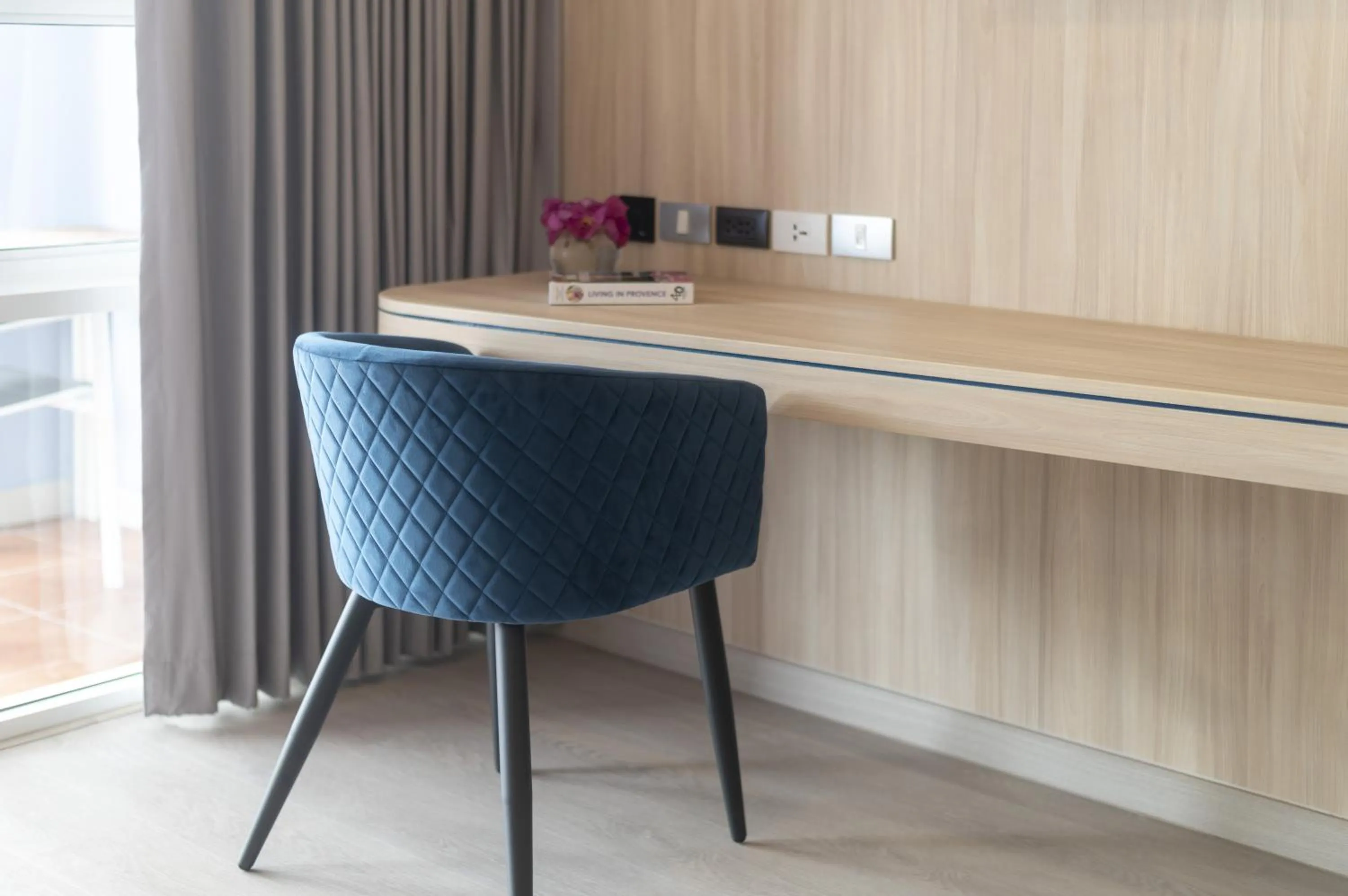 hair dresser in NH Boat Lagoon Phuket Resort