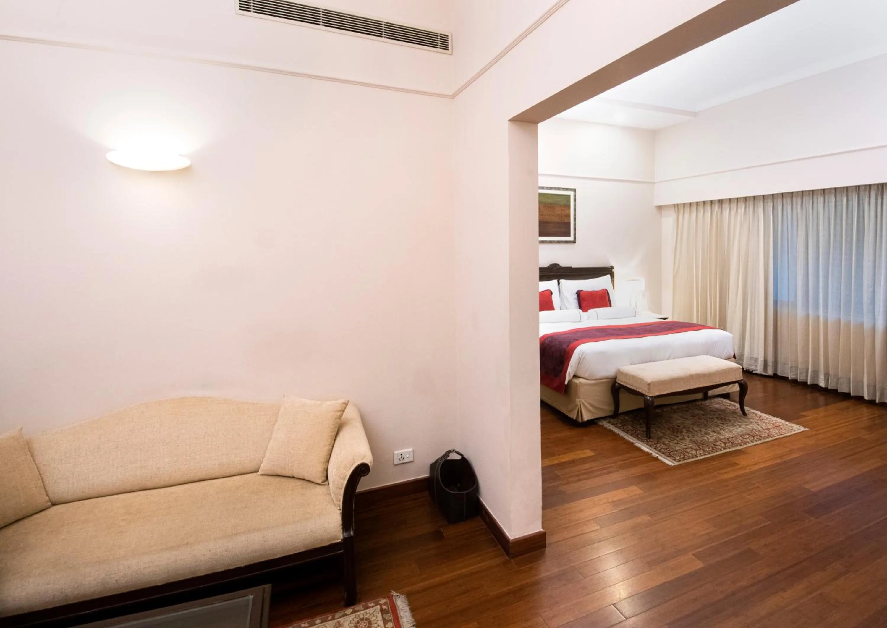 Bed in The Claridges New Delhi