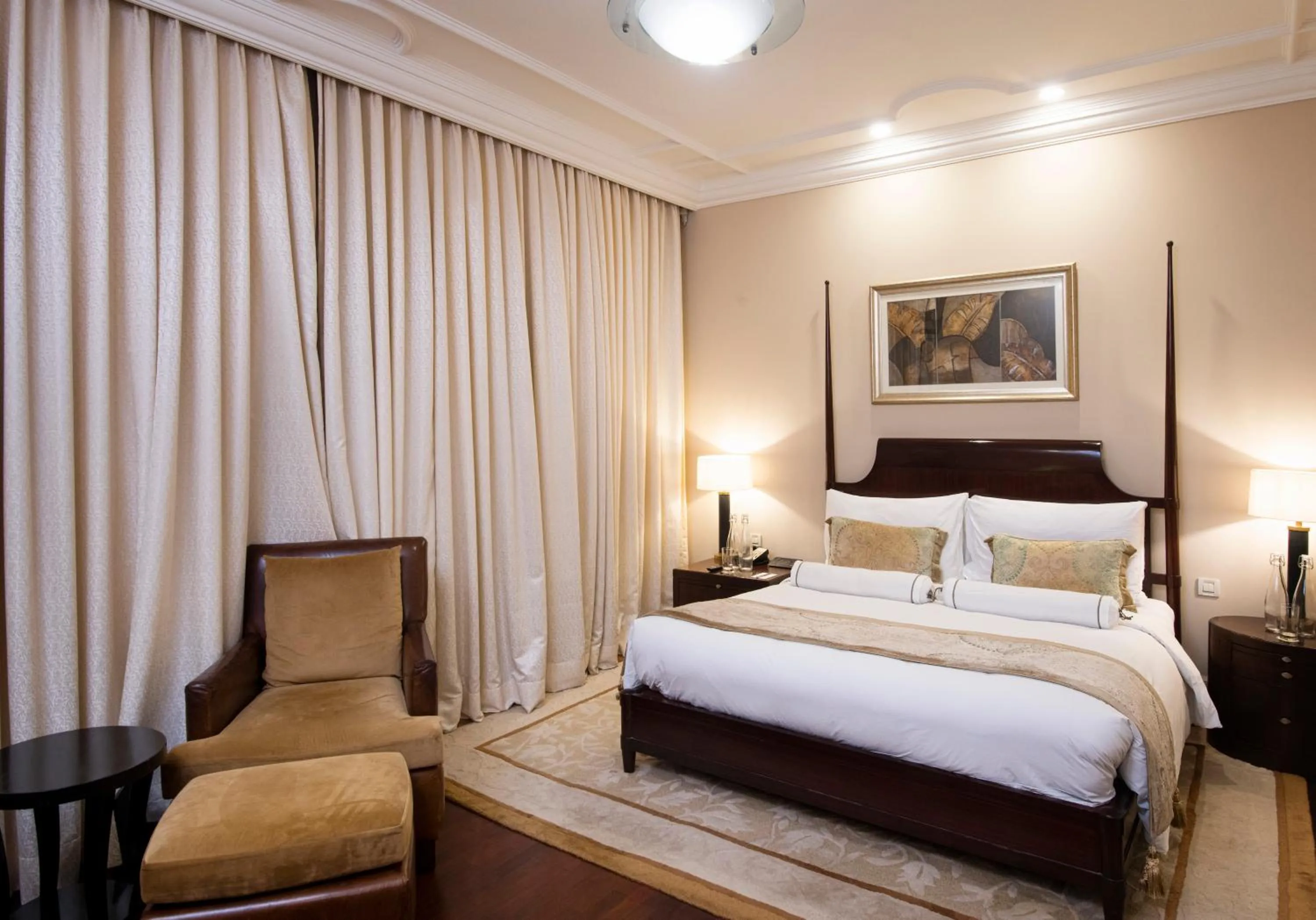 Bed in The Claridges New Delhi