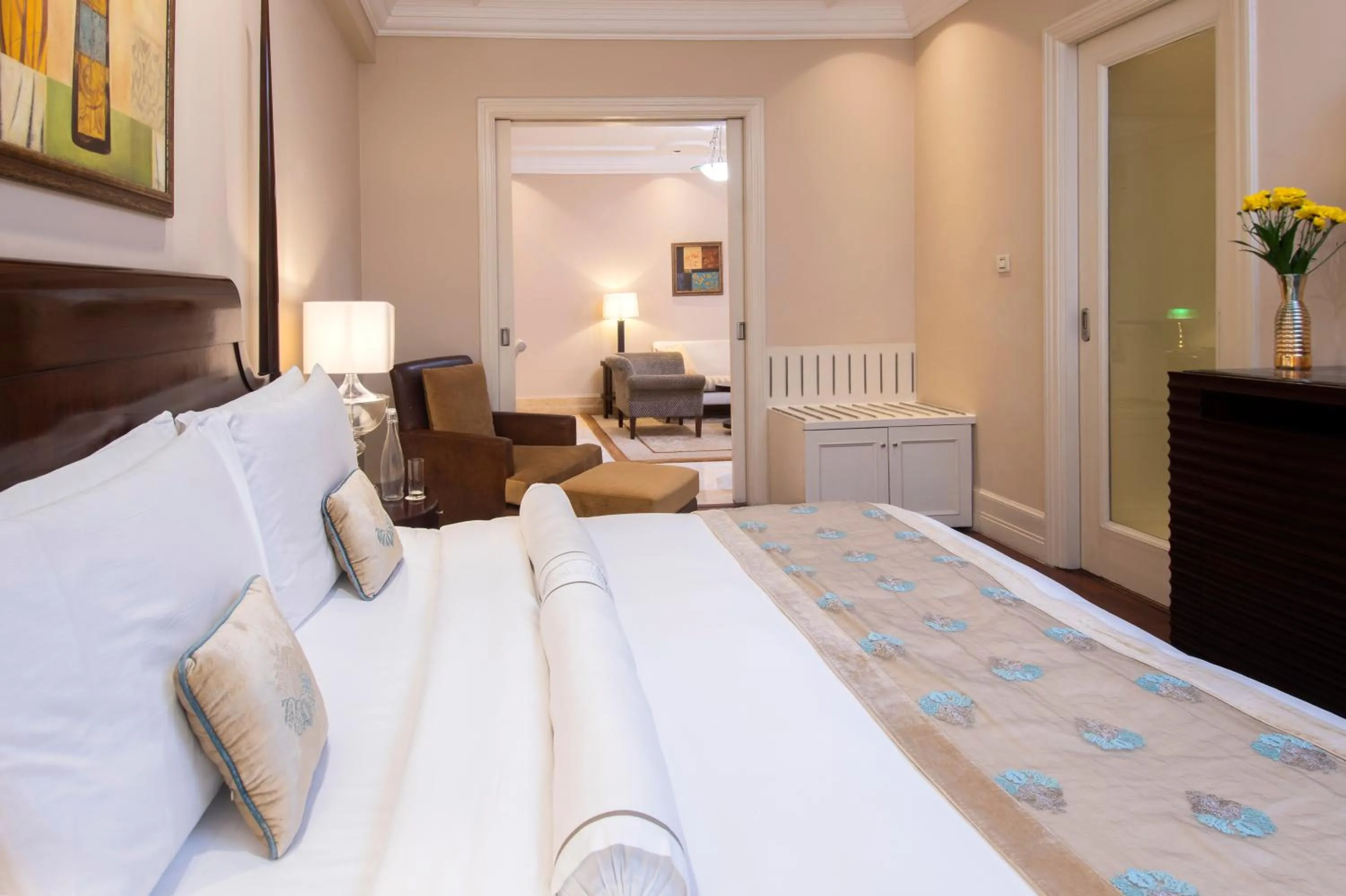 Bed in The Claridges New Delhi