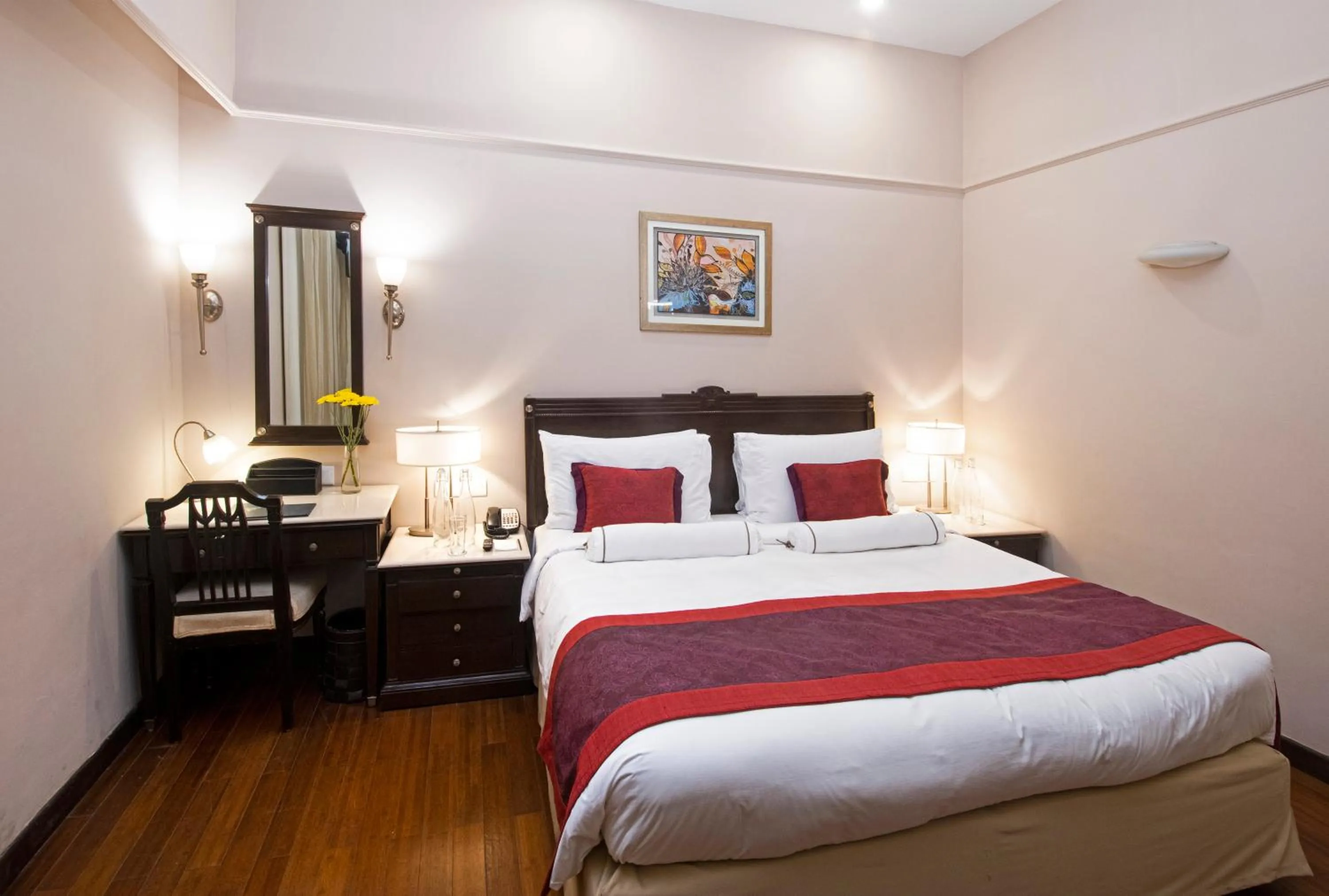 Bed in The Claridges New Delhi