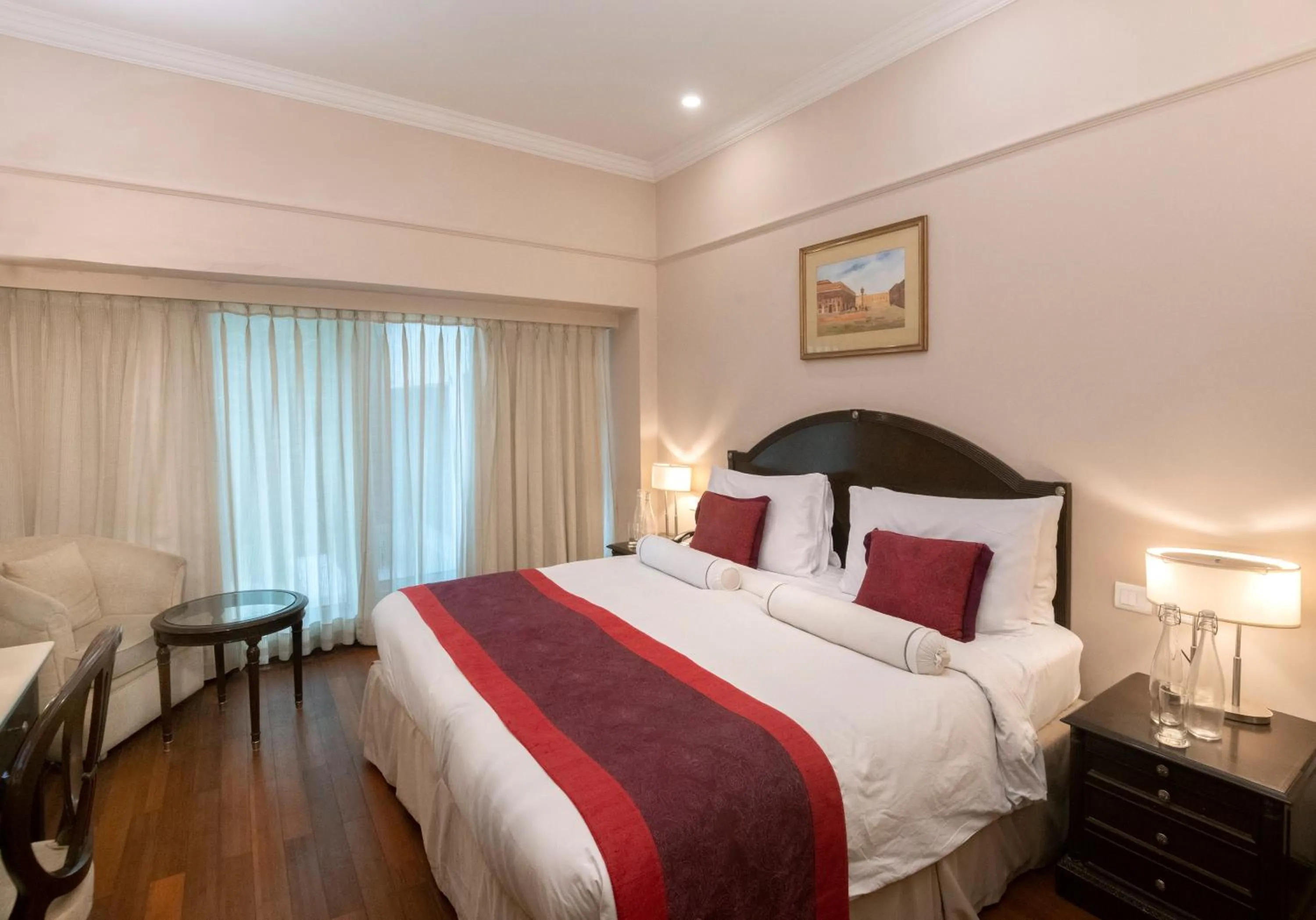 Photo of the whole room, Bed in The Claridges New Delhi