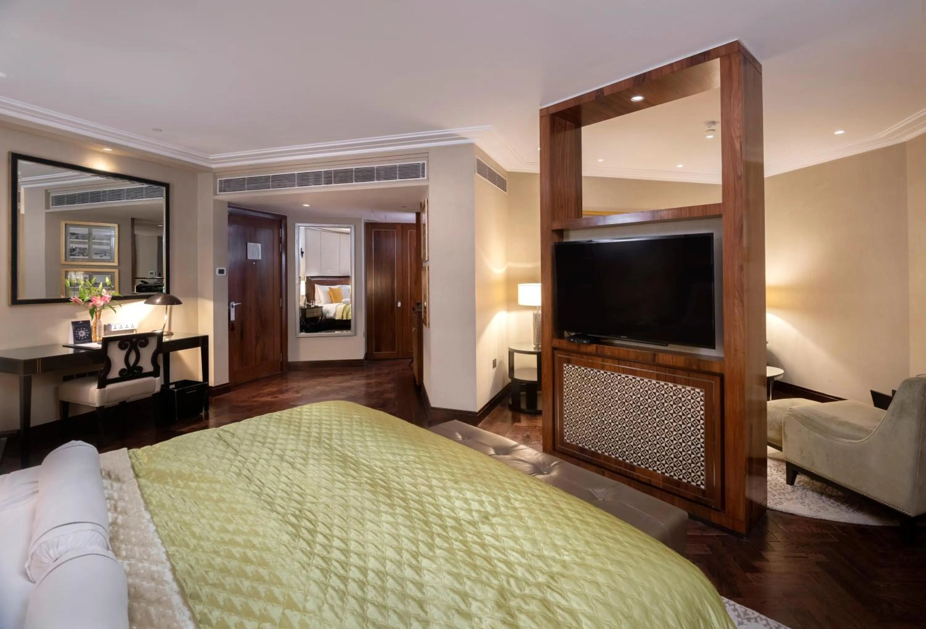 Bed in The Claridges New Delhi