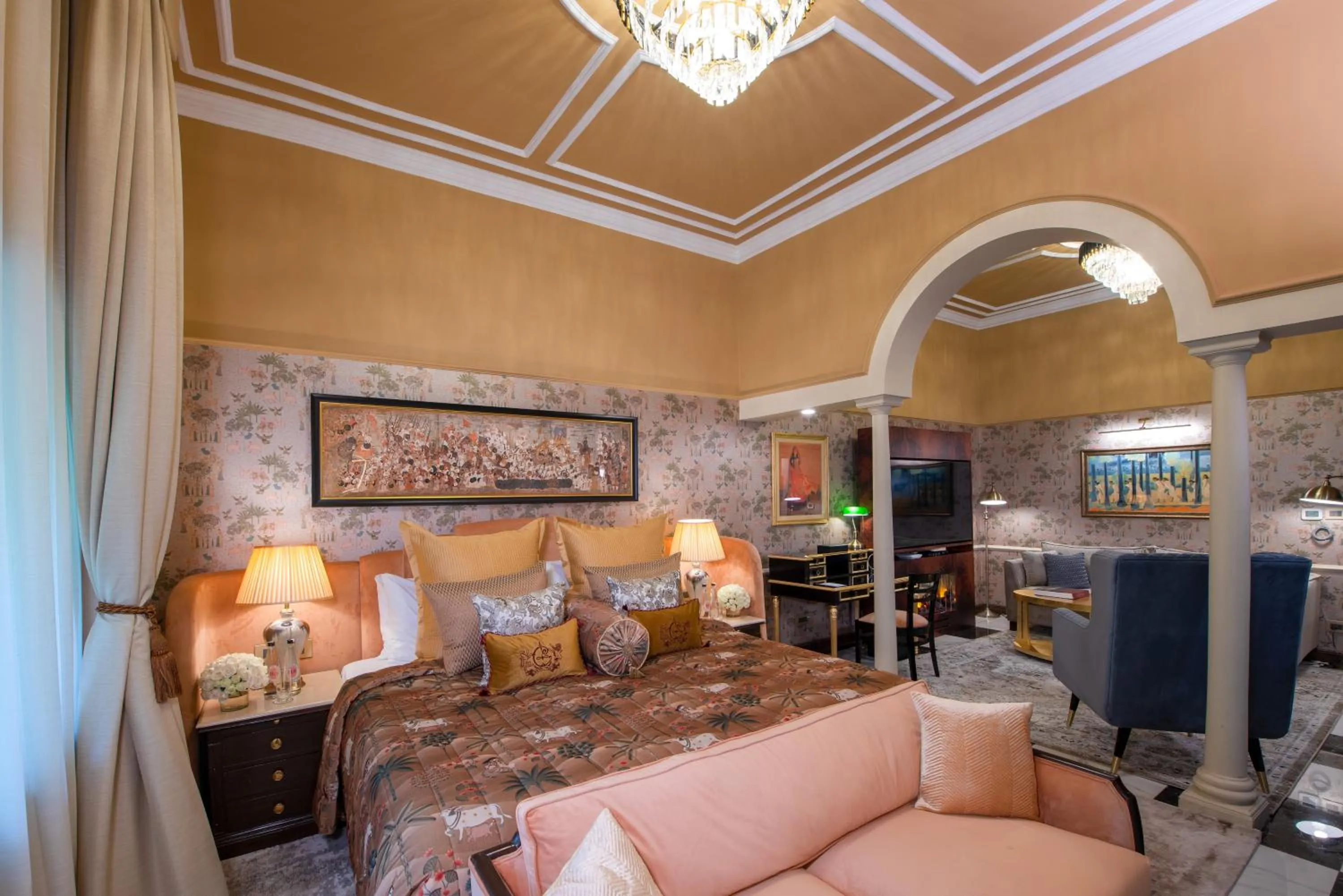 Bed in The Claridges New Delhi