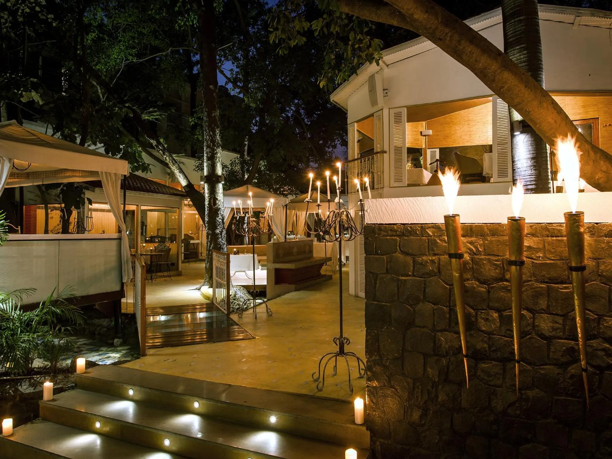 Restaurant/places to eat in The Claridges New Delhi