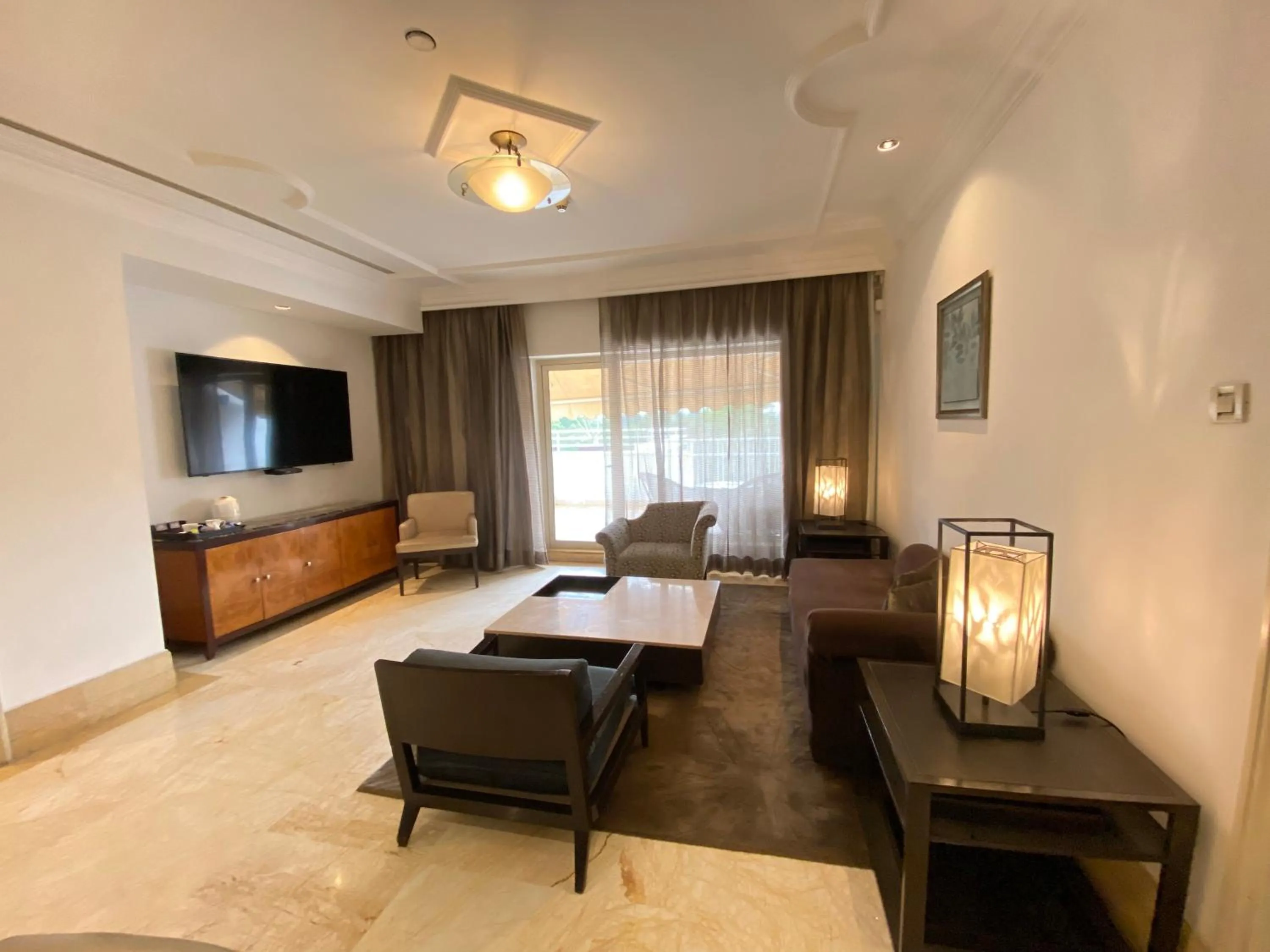 Balcony/Terrace, Bed in The Claridges New Delhi