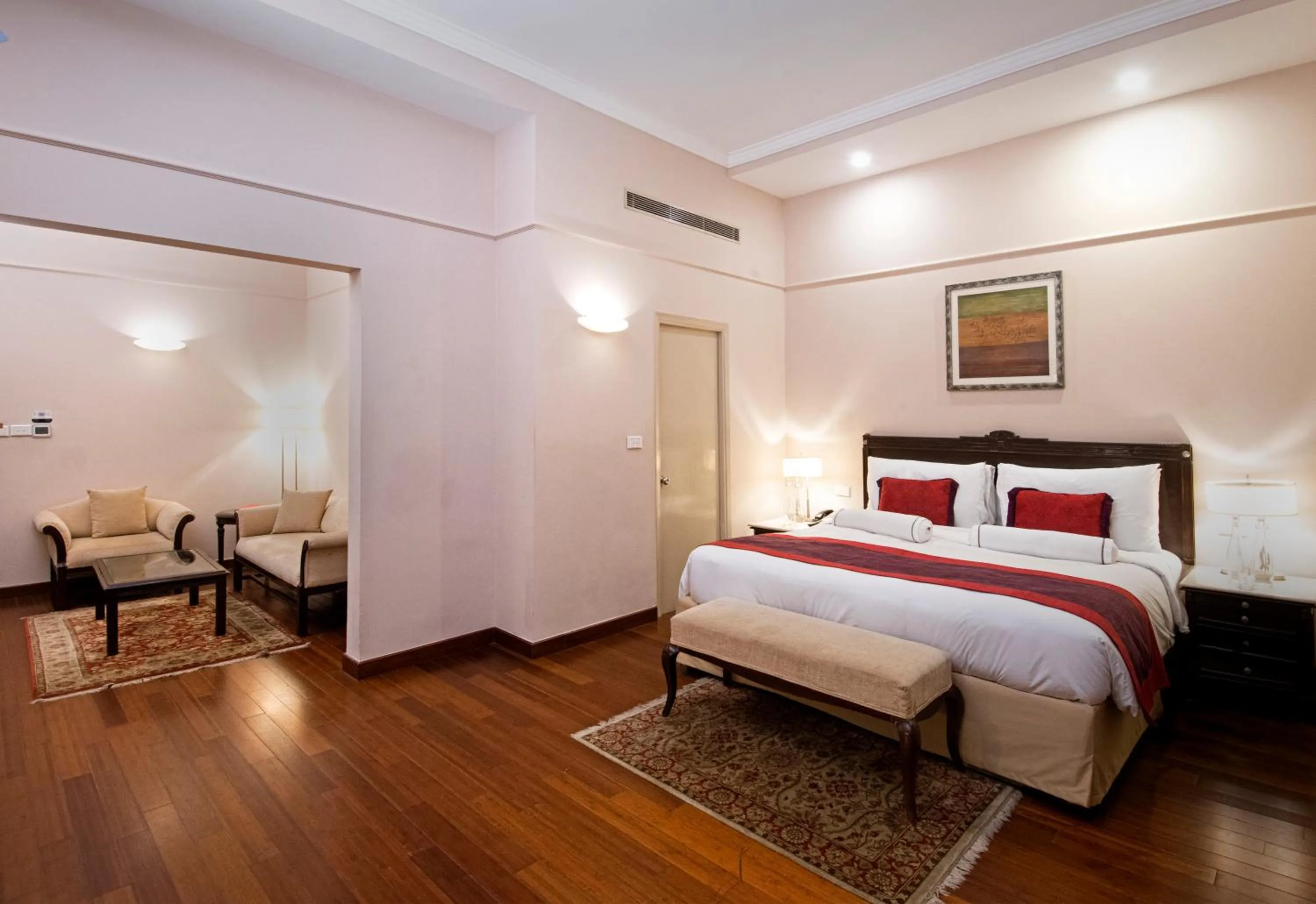 Bed in The Claridges New Delhi