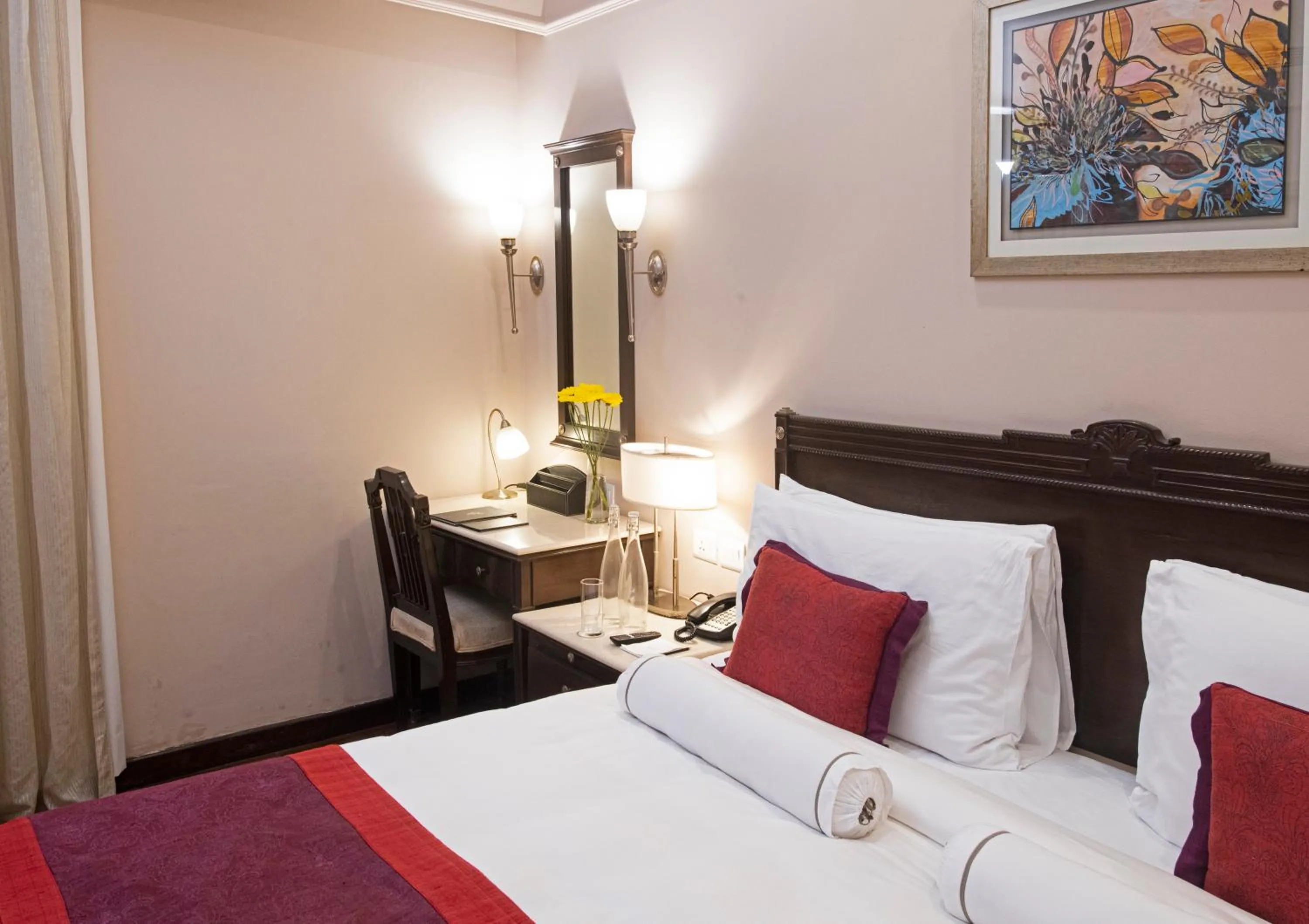 Bed in The Claridges New Delhi