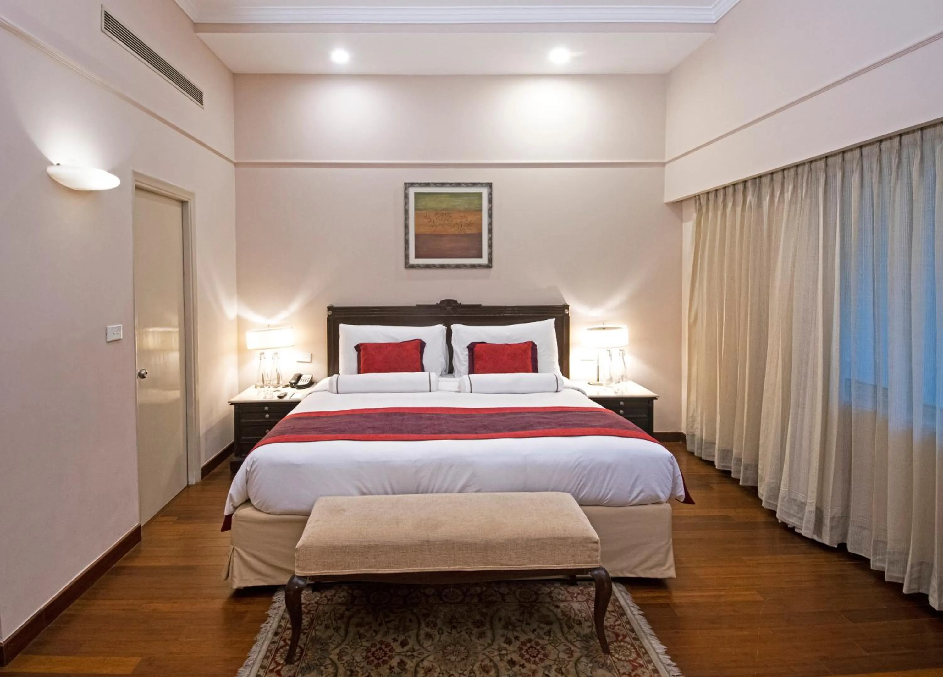 Bed in The Claridges New Delhi