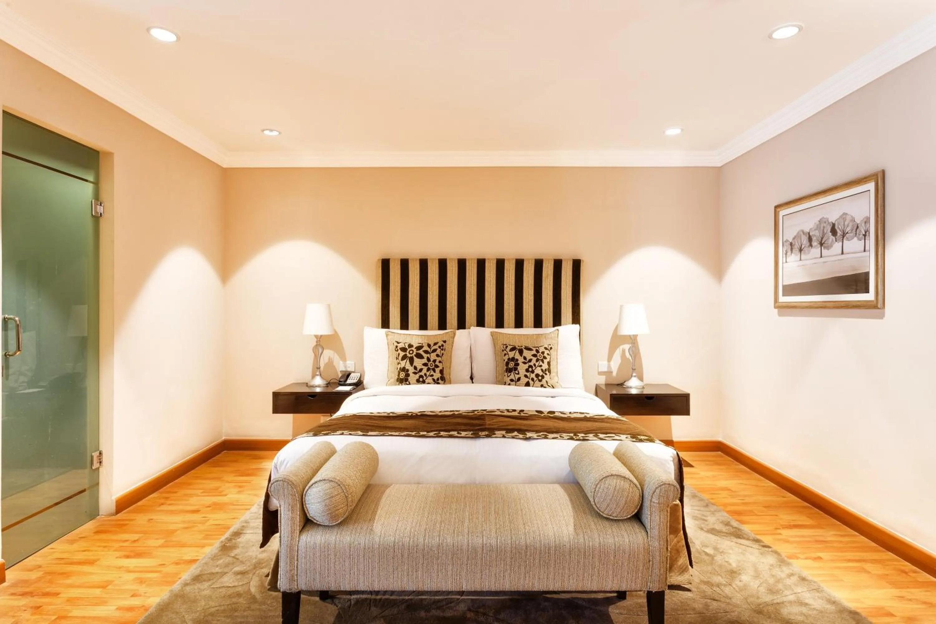 Bed in The Claridges New Delhi