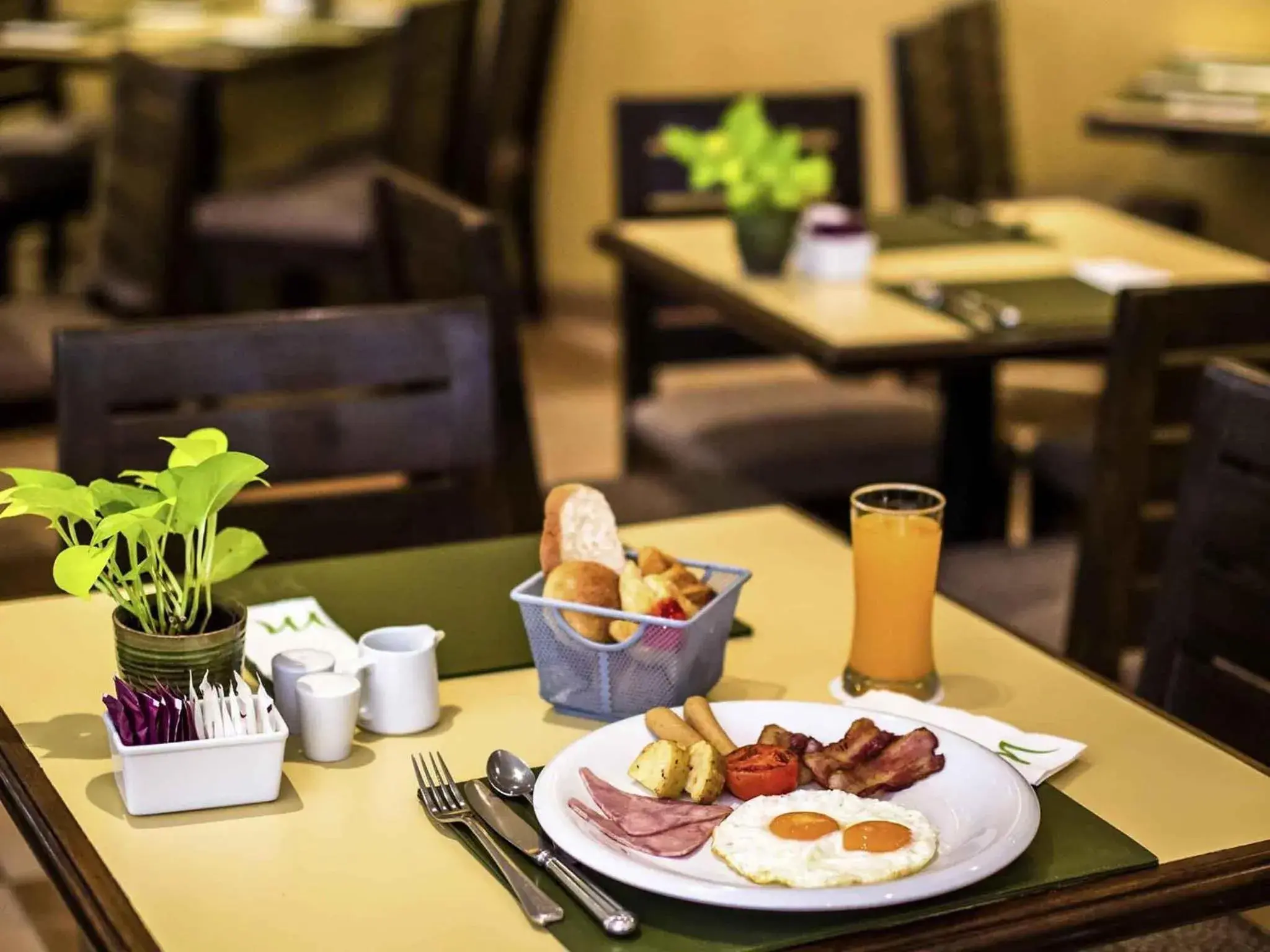 Restaurant/places to eat in Mercure Chiang Mai Restaurant/places to eat in Mercure Chiang Mai