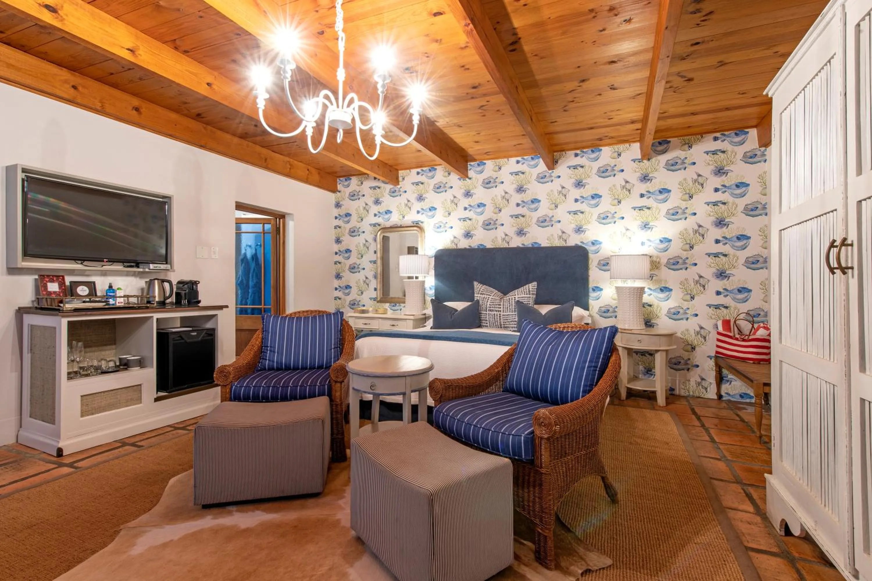 Photo of the whole room in Avondrood Guest House by The Oyster Collection