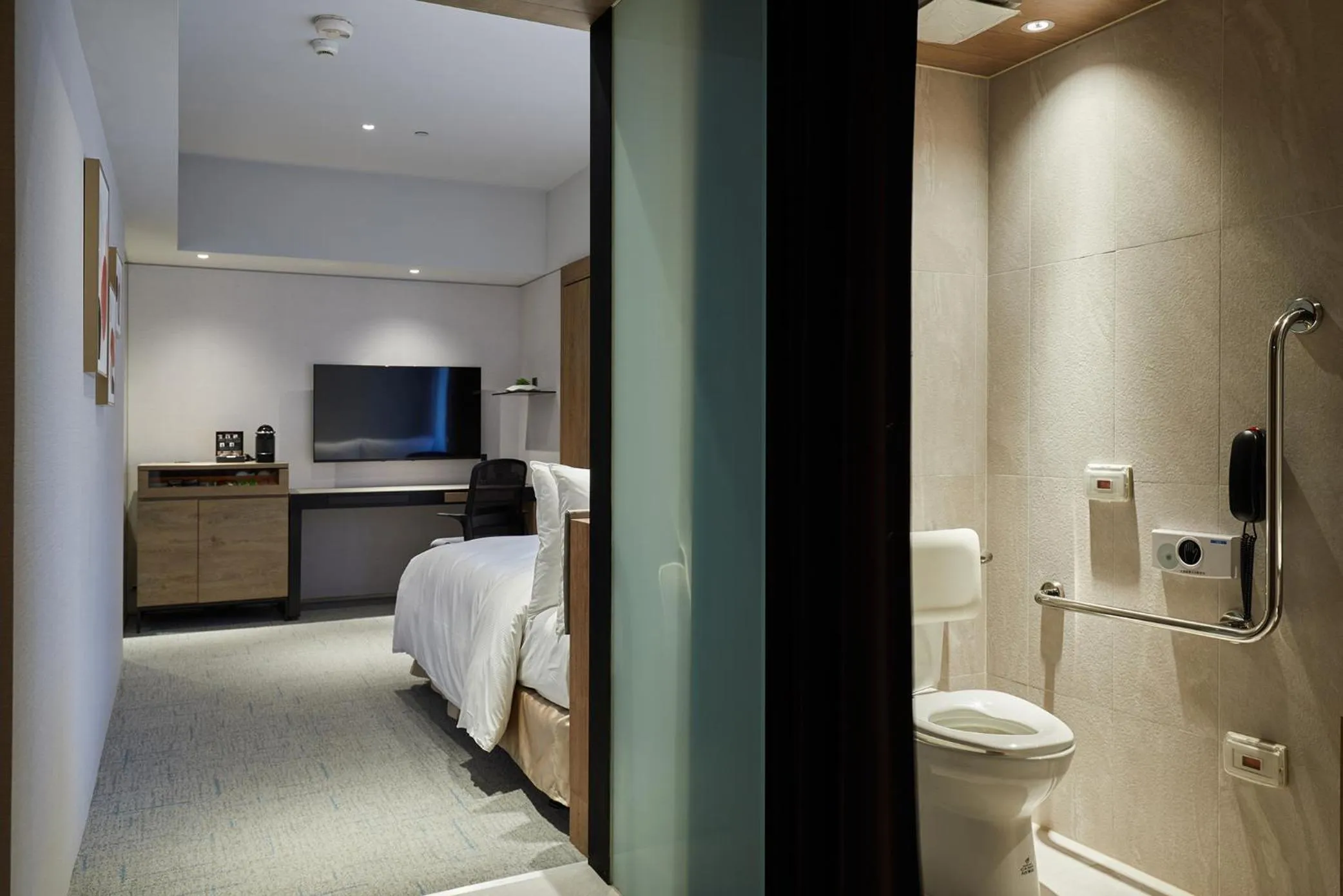 Photo of the whole room, Bed in K Hotel Taipei Nanjing